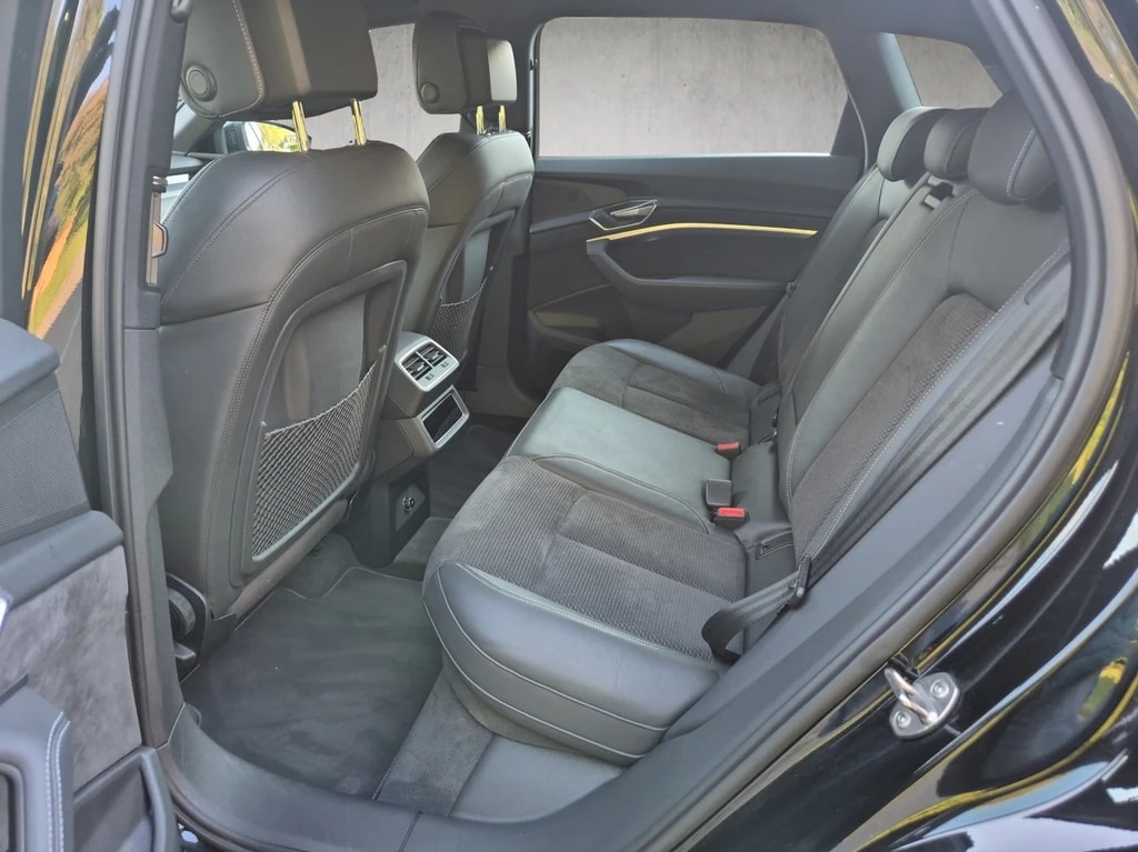 AUDI e-tron 50 S-line quattro-image-5