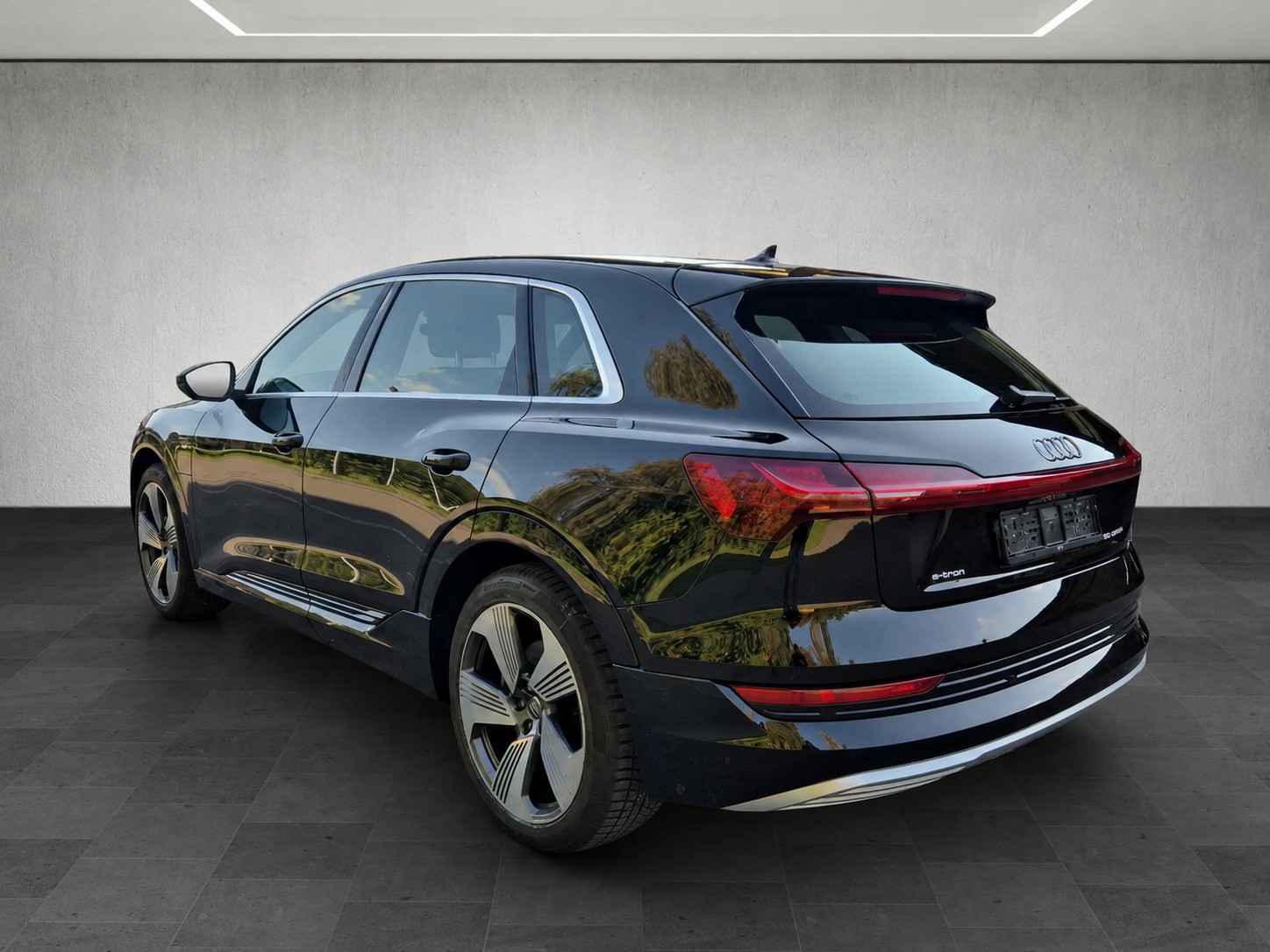 AUDI e-tron 50 S-line quattro-image-1