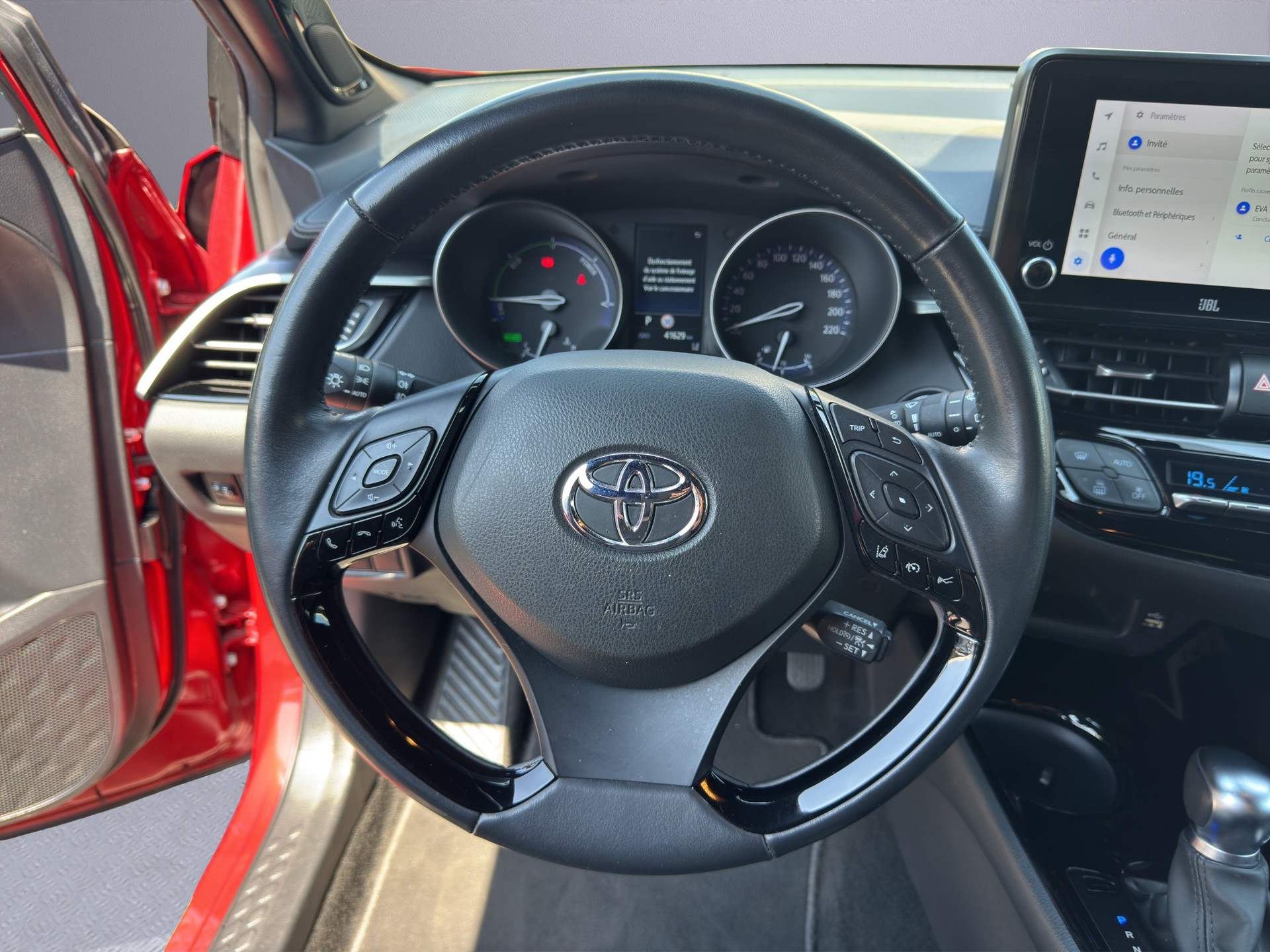 TOYOTA C-HR 1.8 HSD CVT Trend-image-10