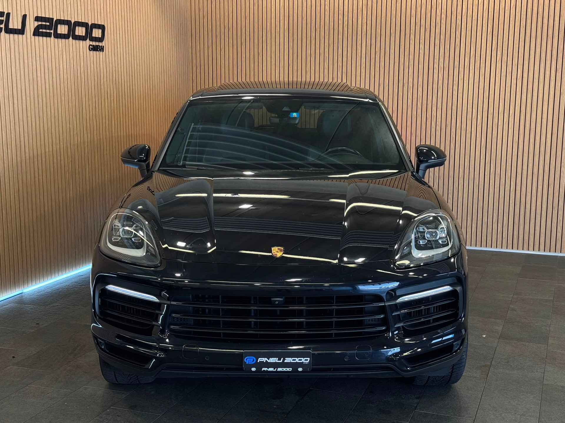 PORSCHE Cayenne S-showroom-element-1