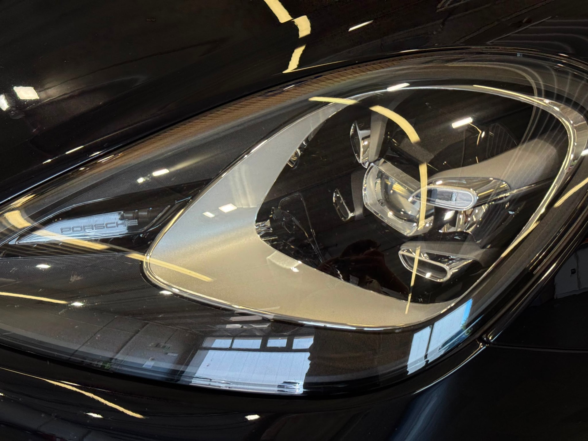 PORSCHE Cayenne S-showroom-element-2