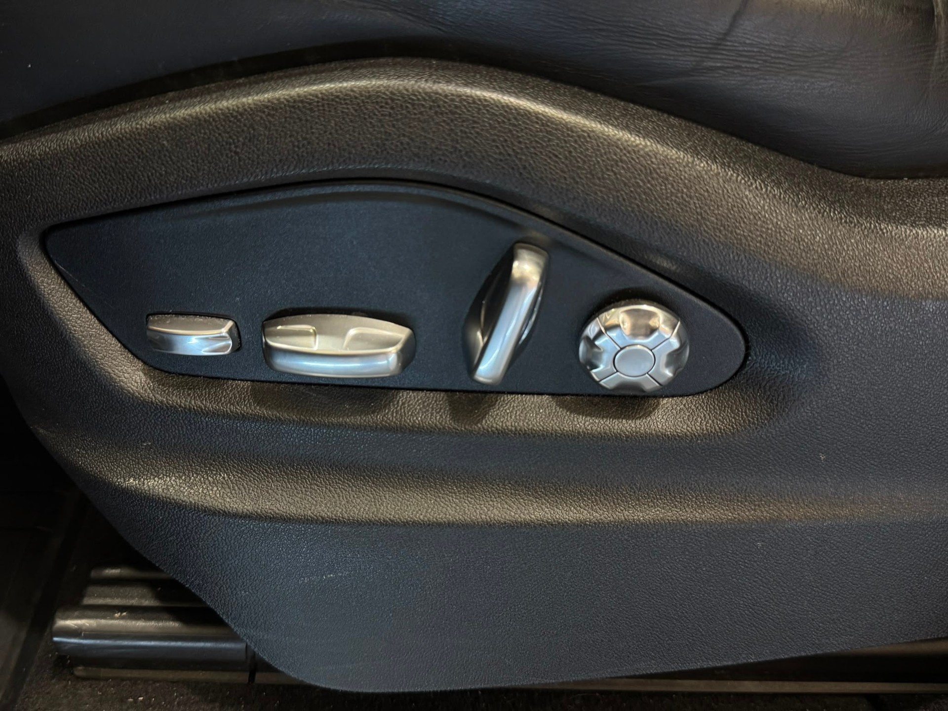 PORSCHE Cayenne S-image-20