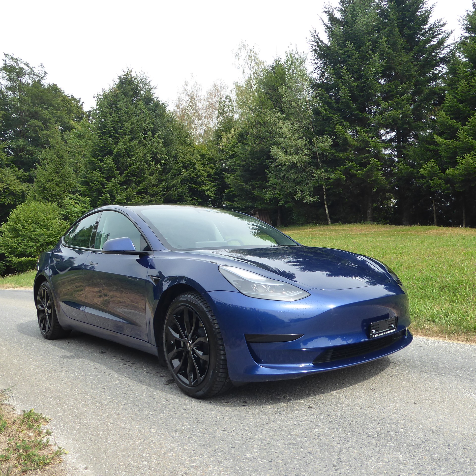 TESLA Model 3-image-1