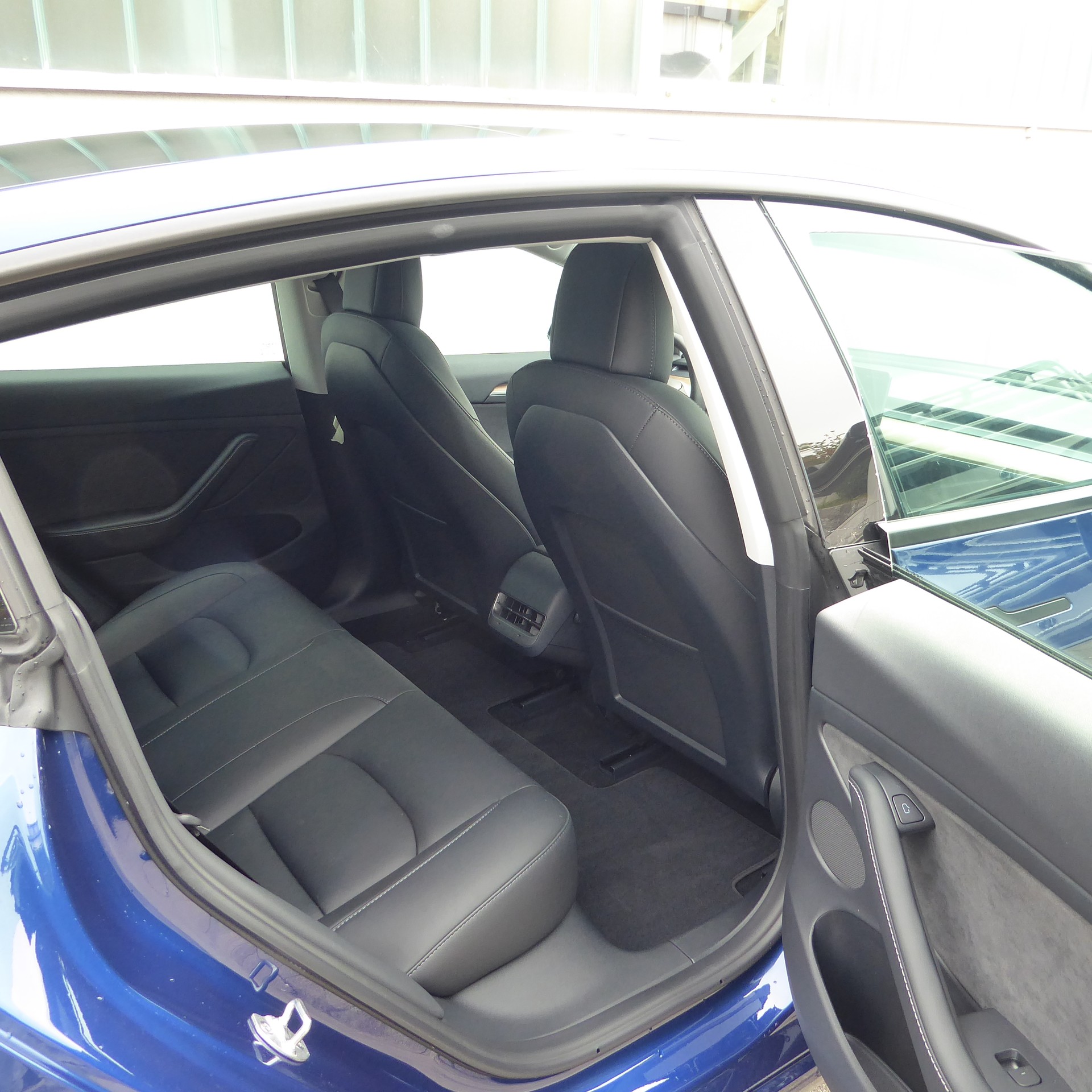TESLA Model 3-image-6