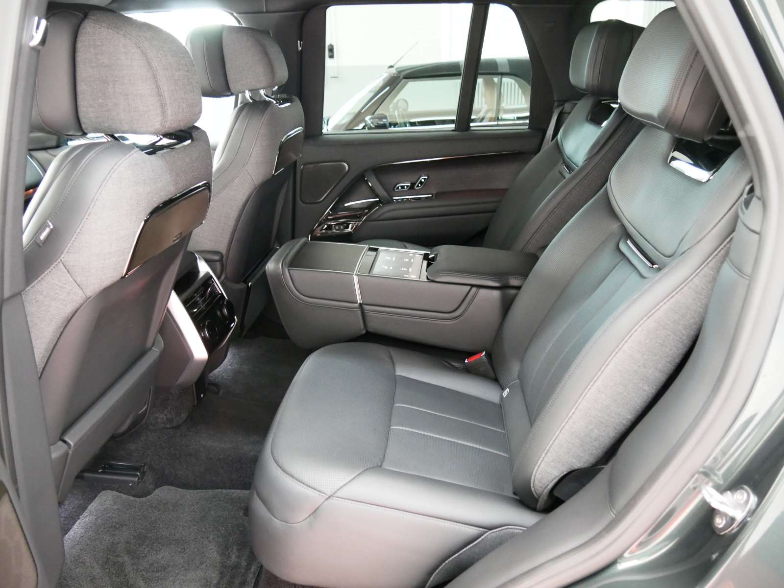 LAND ROVER Range Rover P510e Si6 PHEV SV Automatic-image-12