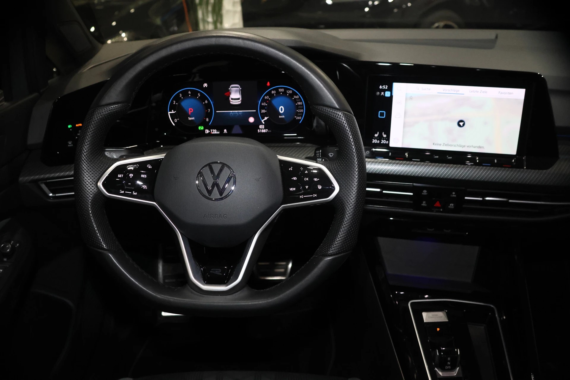 VW Golf VIII 1.5 eTSI Life DSG R-LINE CH FAHRZEUG-image-8