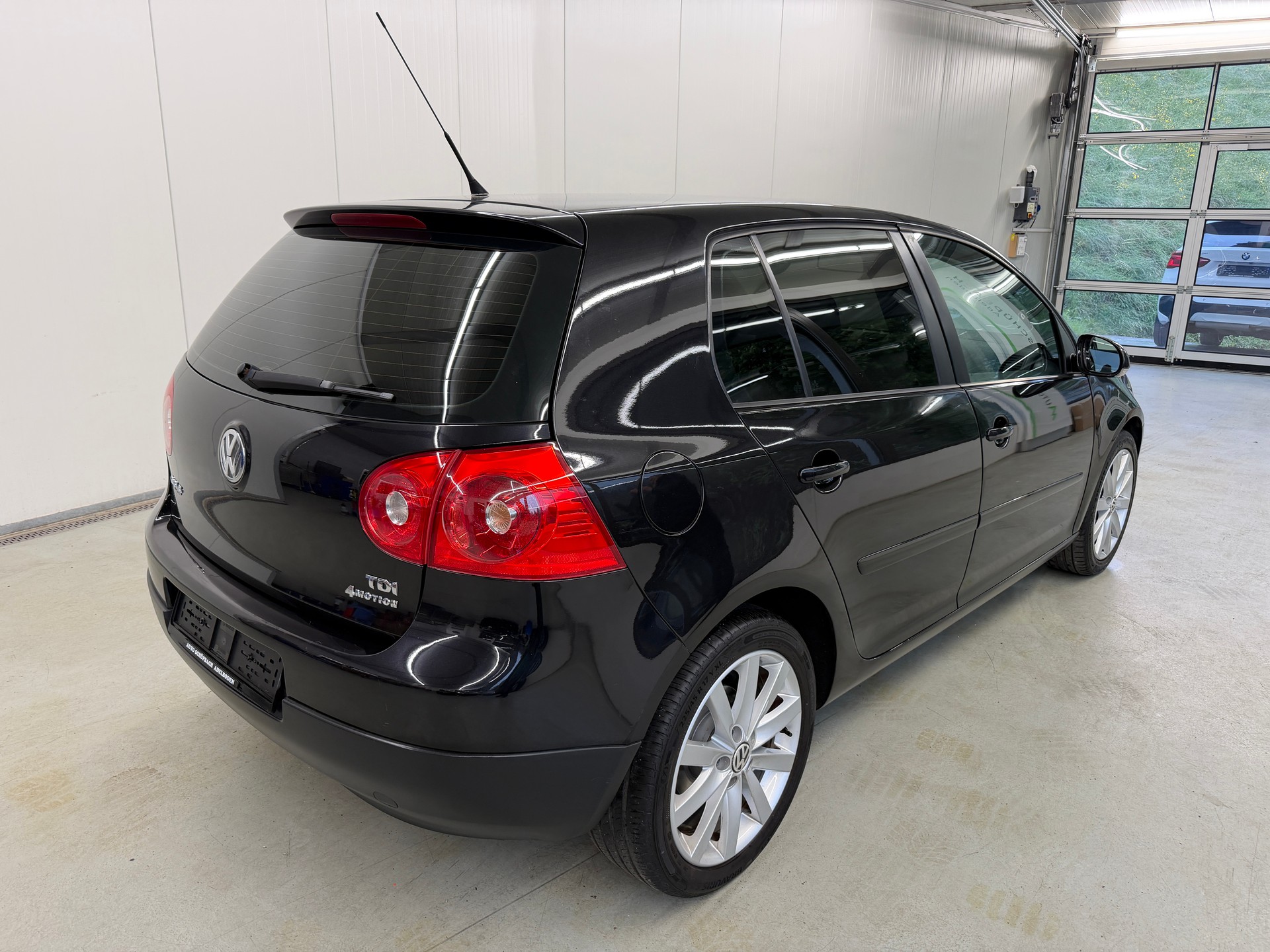 VW Golf 1.9 TDI Leader 4Motion-showroom-element-3