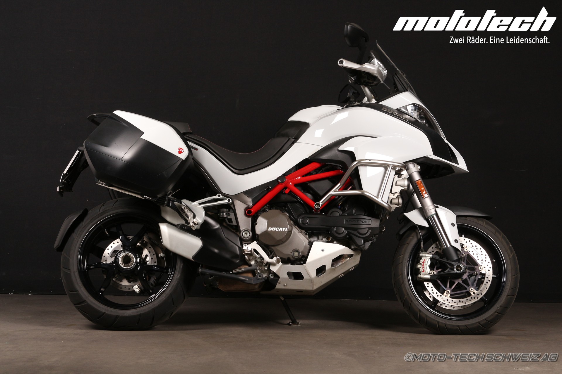 DUCATI Multistrada 1200 S-showroom-element-1