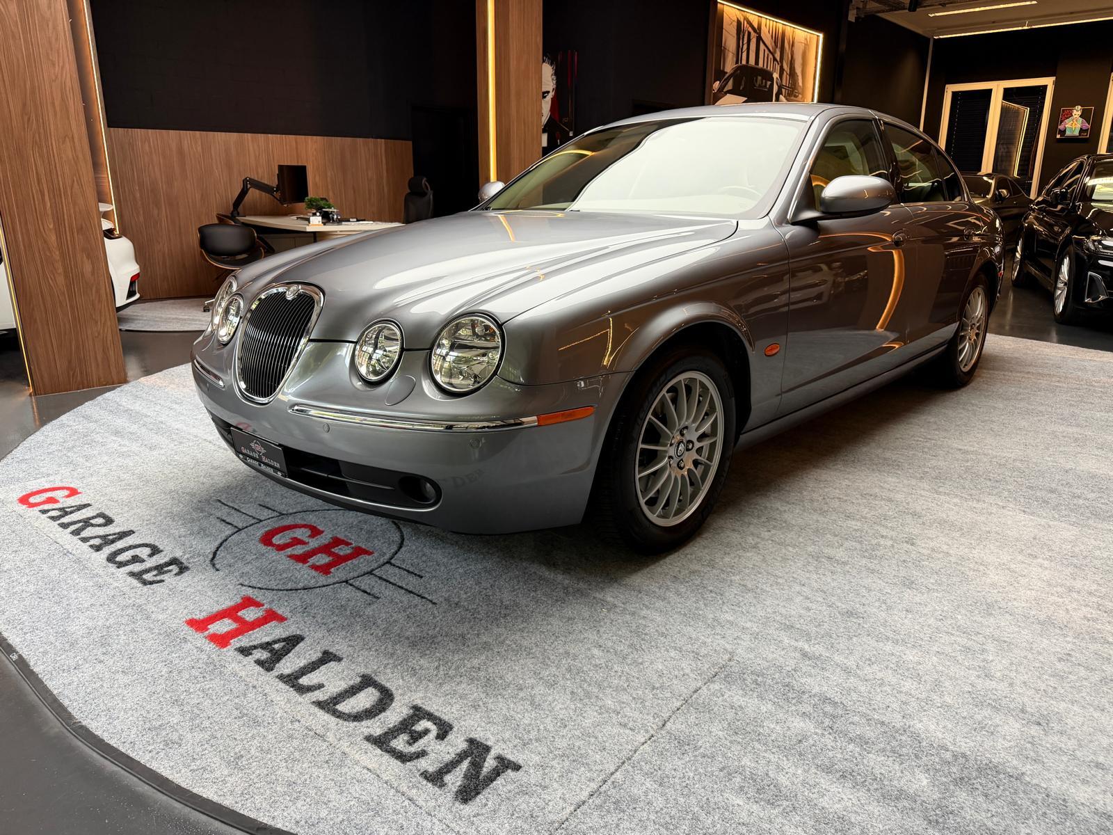 JAGUAR S-Type 3.0 V6 Executive-showroom-element-3