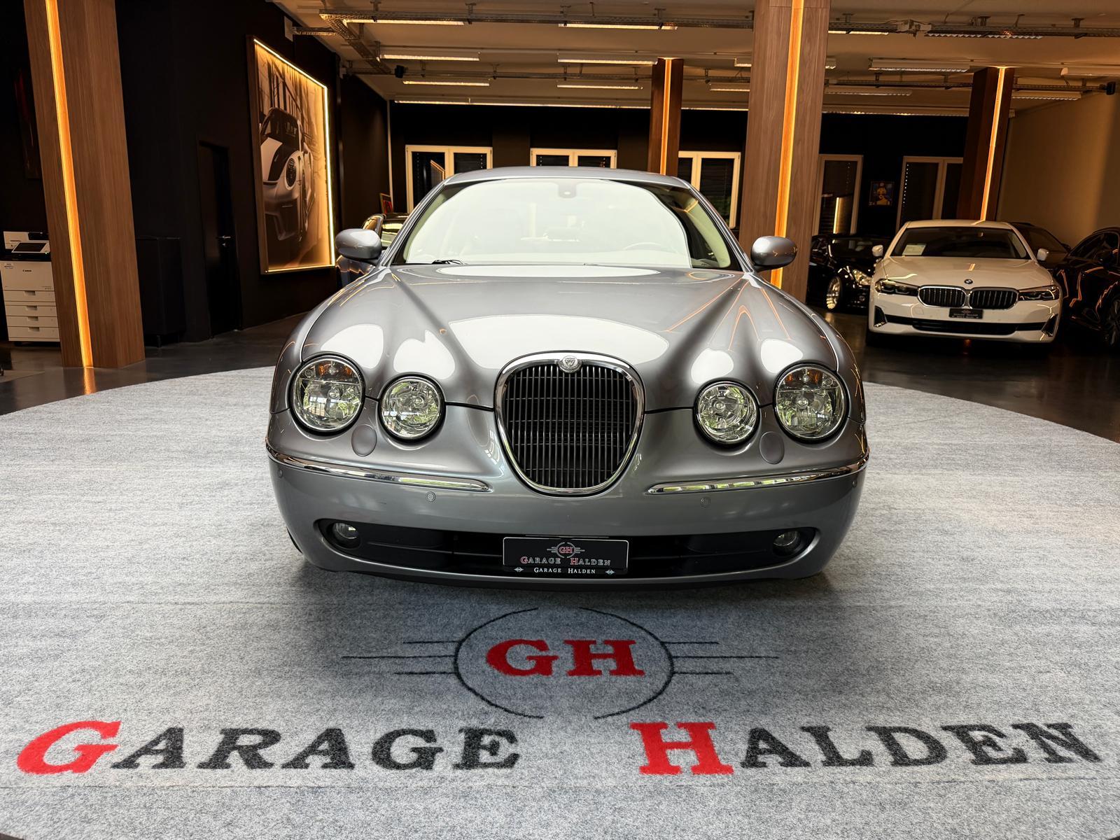 JAGUAR S-Type 3.0 V6 Executive-showroom-element-1