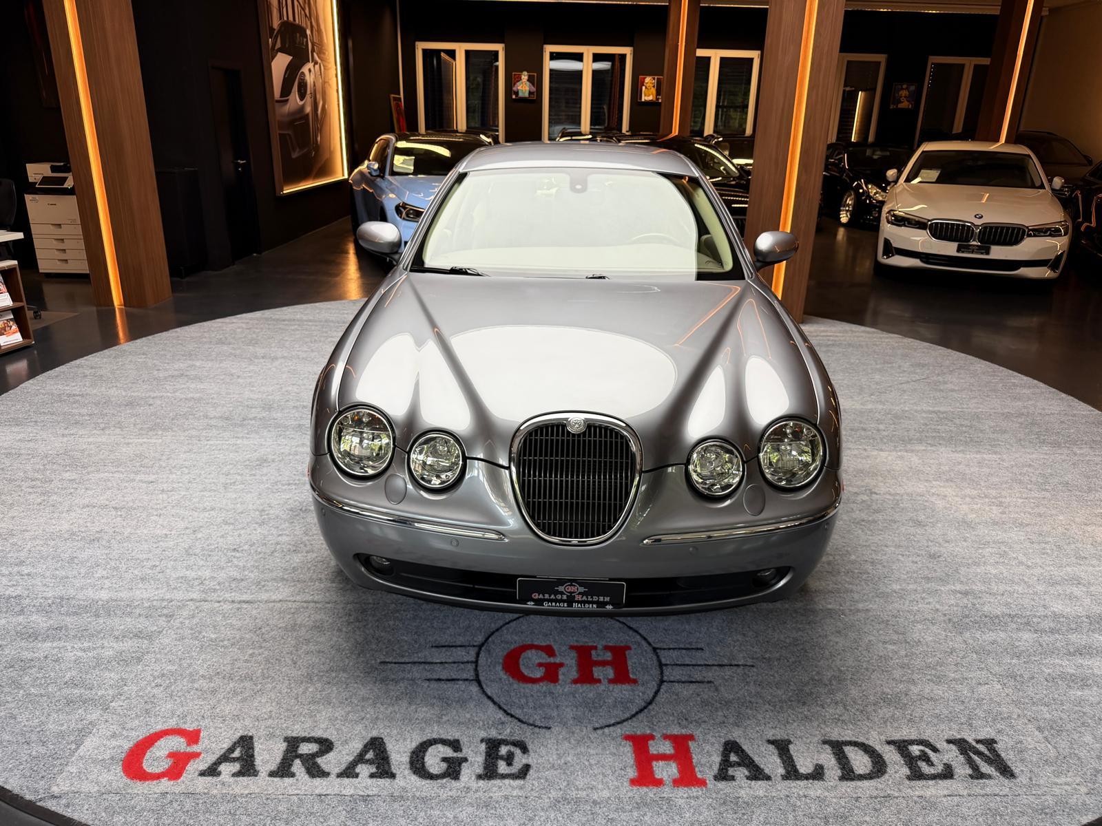 JAGUAR S-Type 3.0 V6 Executive-showroom-element-2