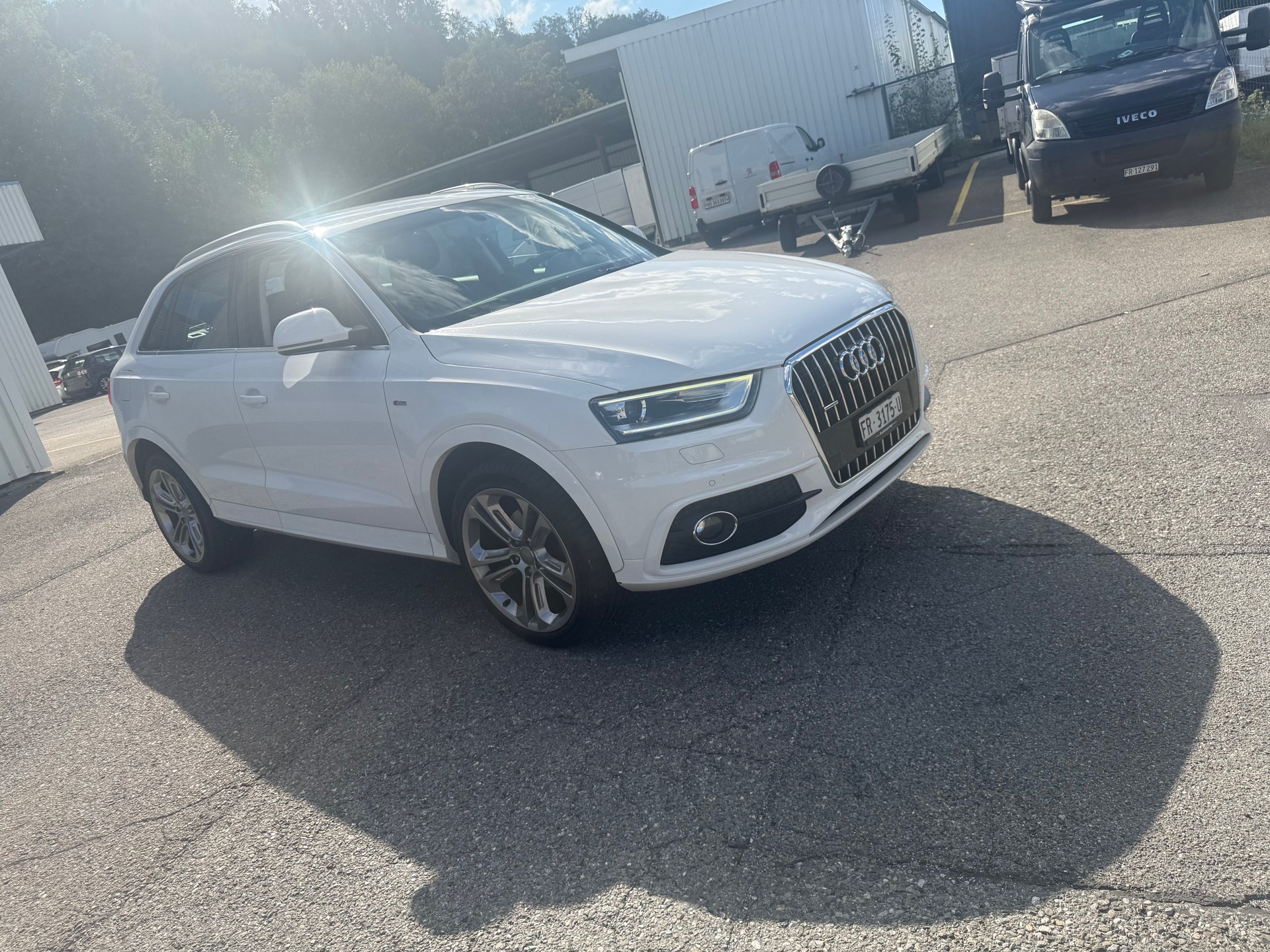 AUDI Q3 2.0 TFSI quattro S-tronic-image-2