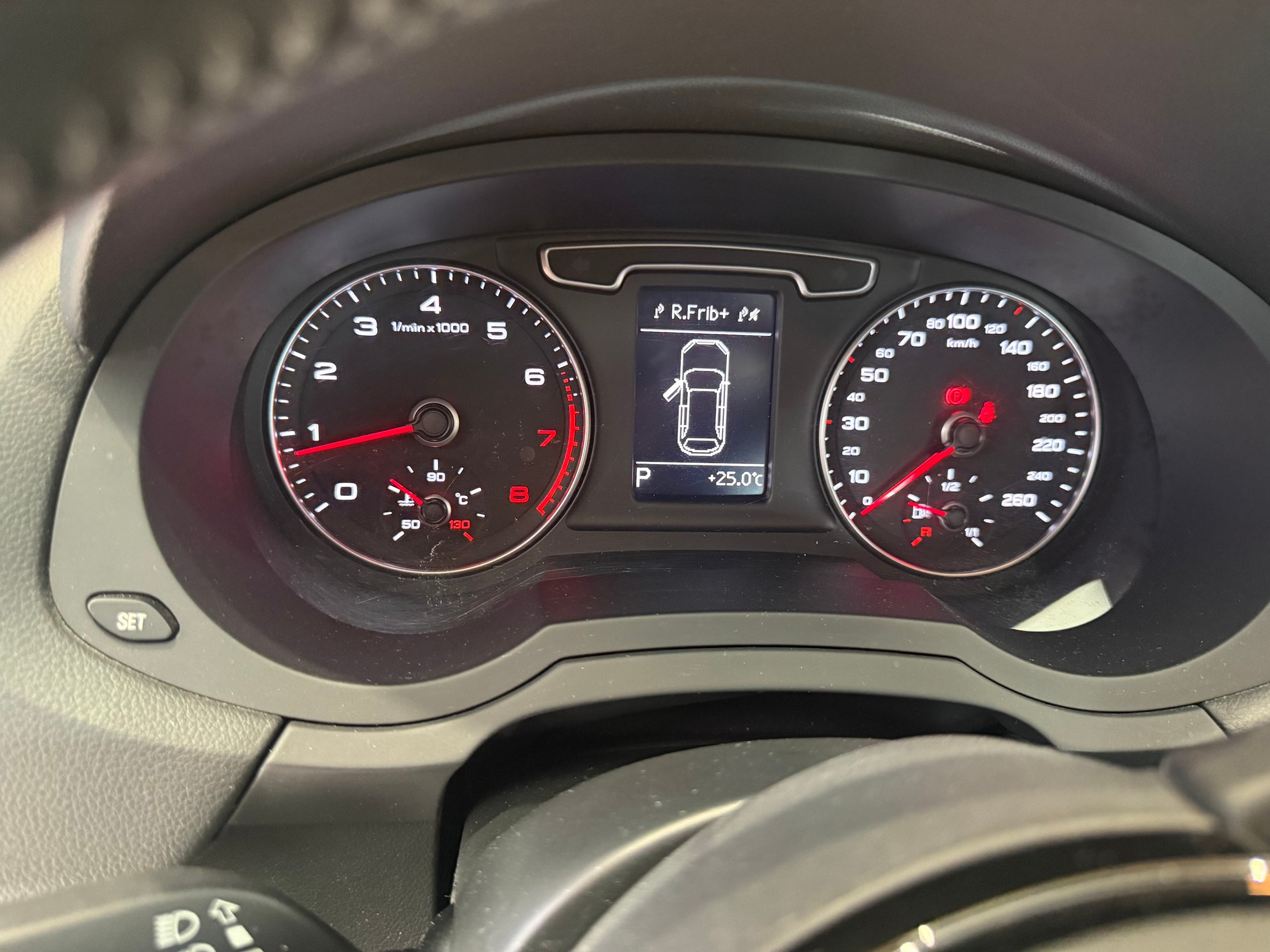 AUDI Q3 2.0 TFSI quattro S-tronic-image-14