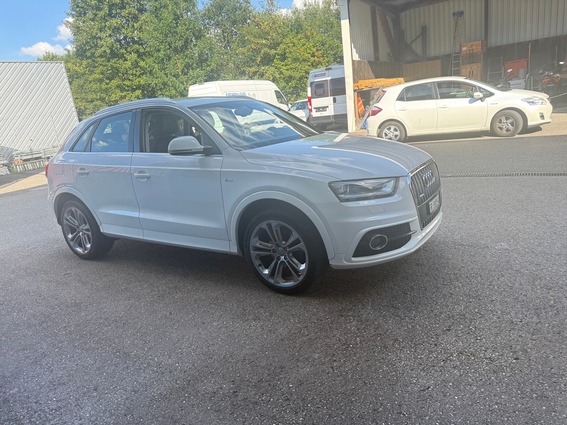 AUDI Q3 2.0 TFSI quattro S-tronic-image-11