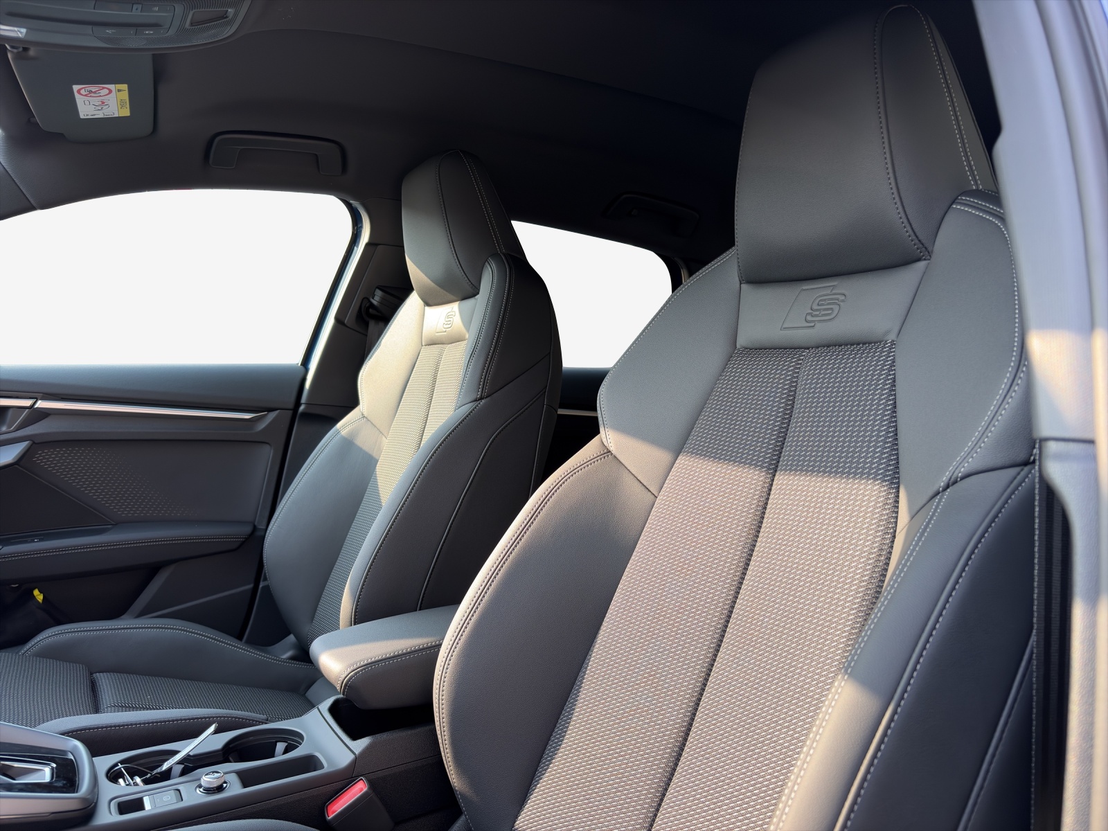 AUDI A3 Sportback TFSI 110 kW S line Attraction S tronic-image-14