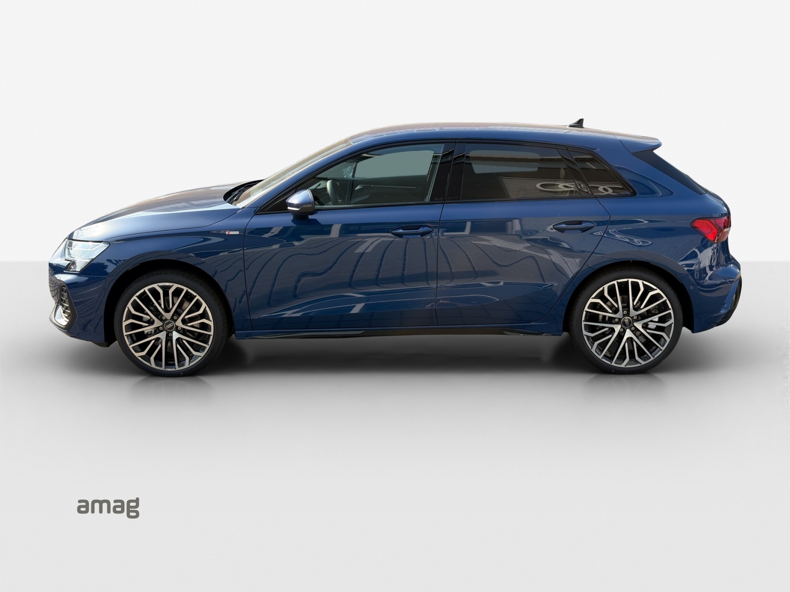 AUDI A3 Sportback TFSI 110 kW S line Attraction S tronic-showroom-element-1