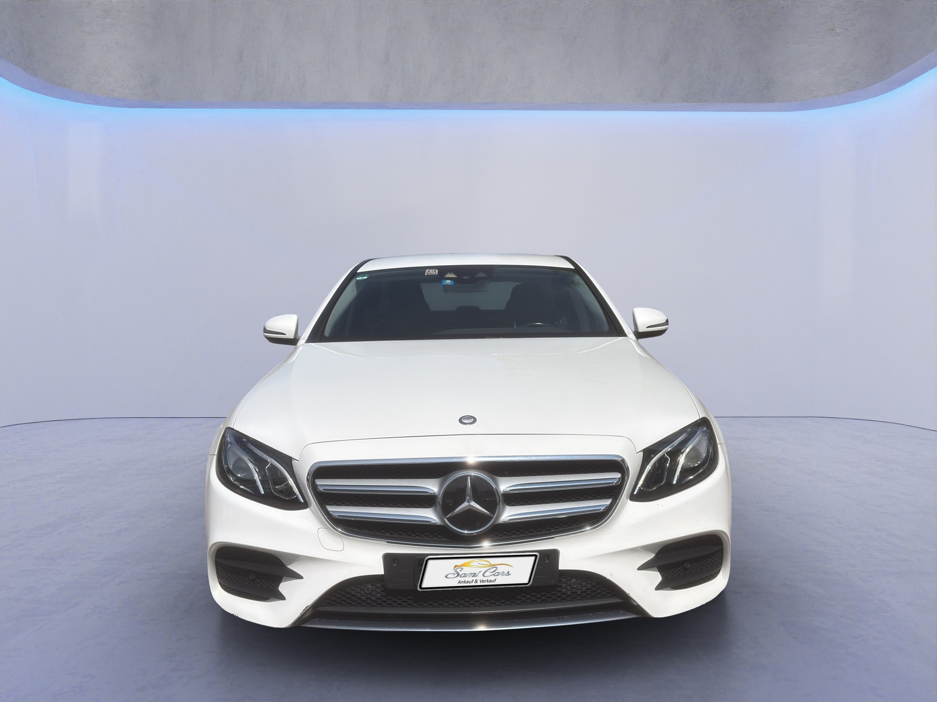 MERCEDES-BENZ E 200 AMG Line-showroom-element-2