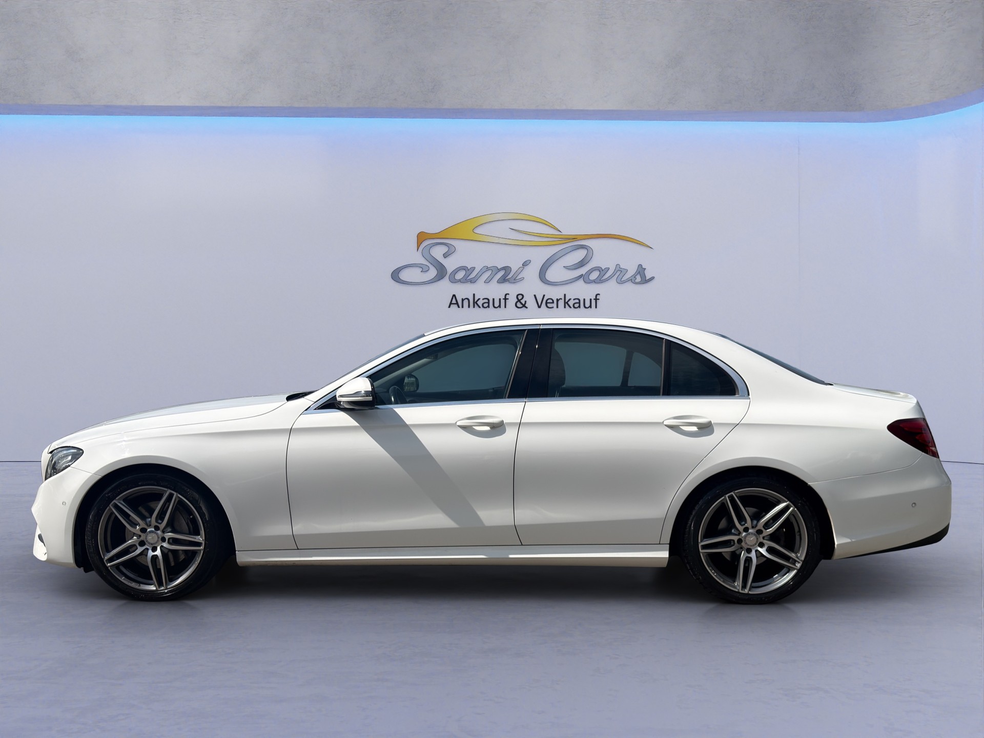 MERCEDES-BENZ E 200 AMG Line-showroom-element-3