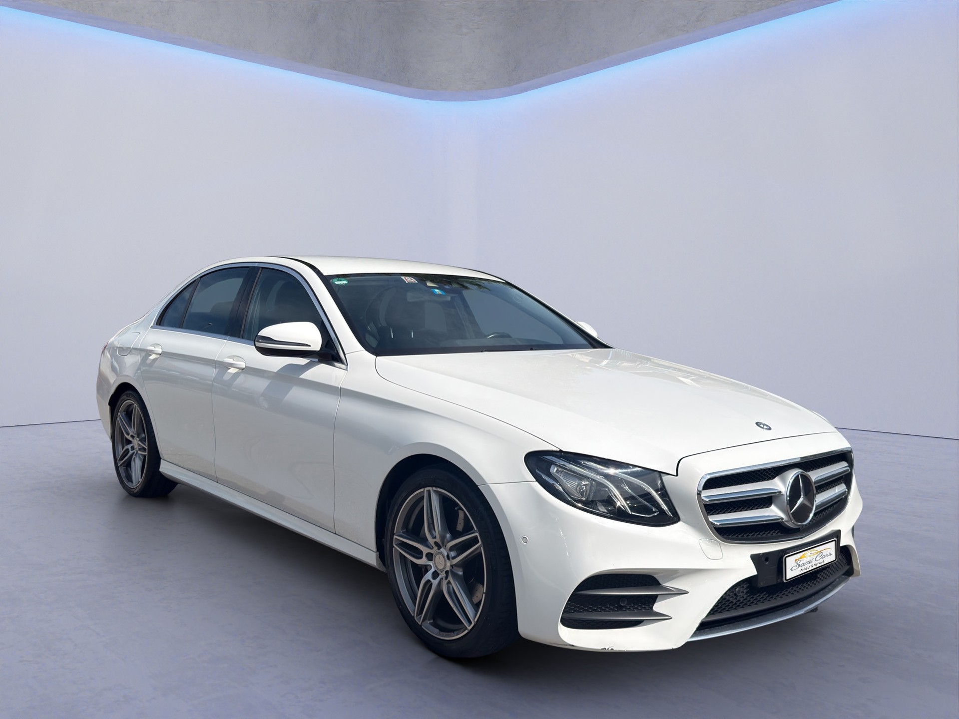MERCEDES-BENZ E 200 AMG Line-showroom-element-1