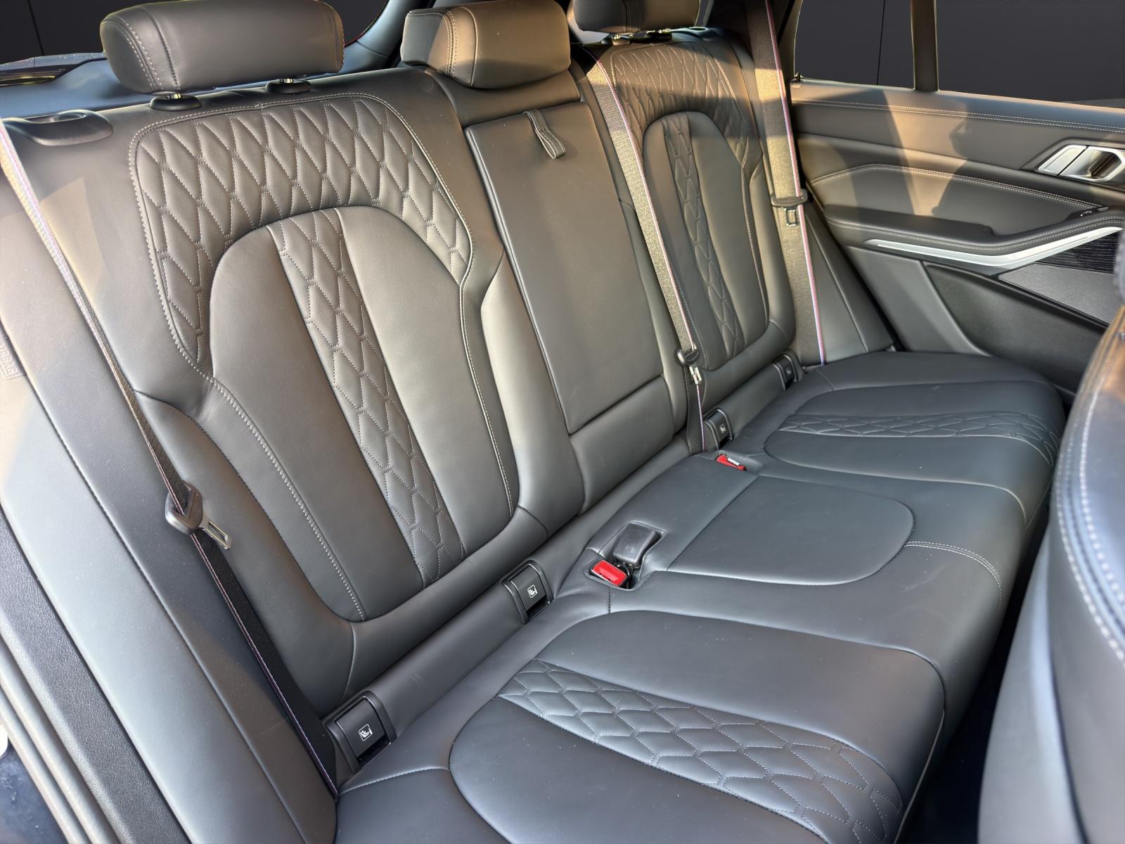 BMW X5 M60i xDrive-image-13