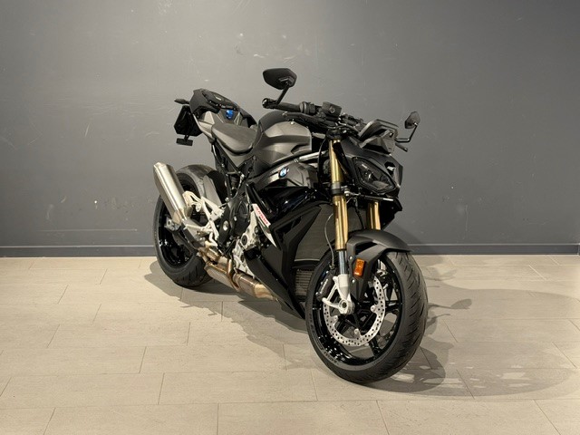 BMW S 1000 R-showroom-element-1