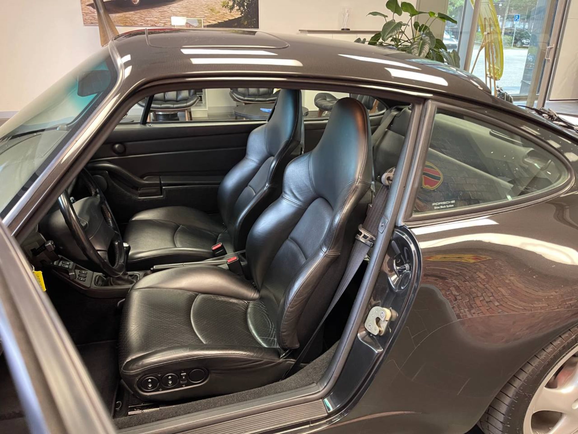 PORSCHE 911 Turbo-image-24