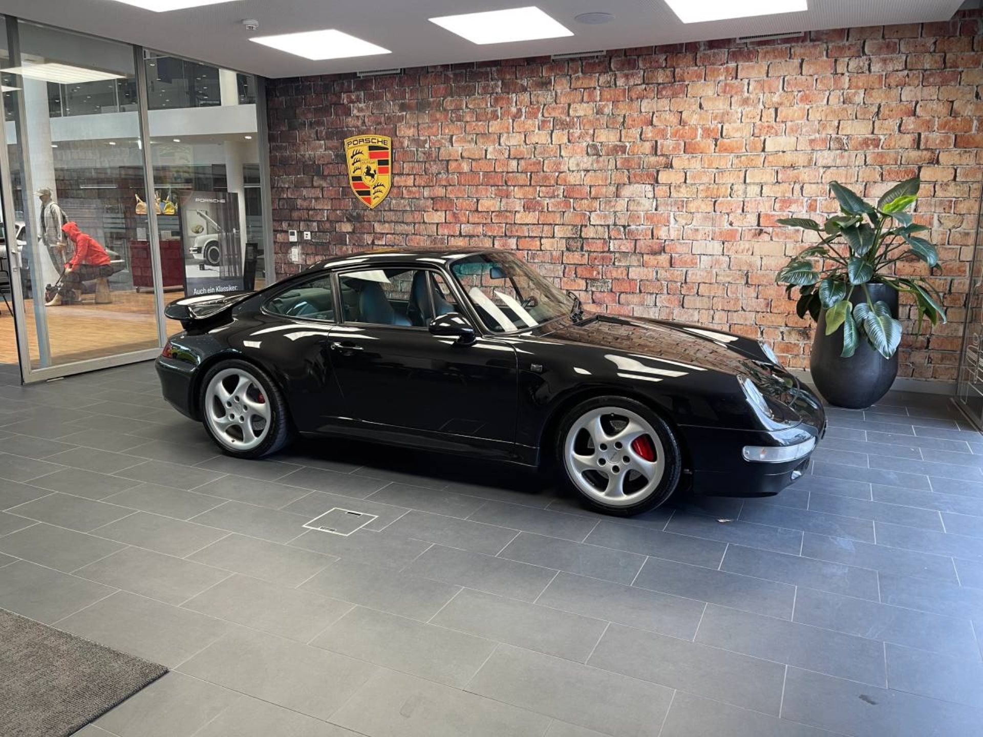 PORSCHE 911 Turbo-showroom-element-2