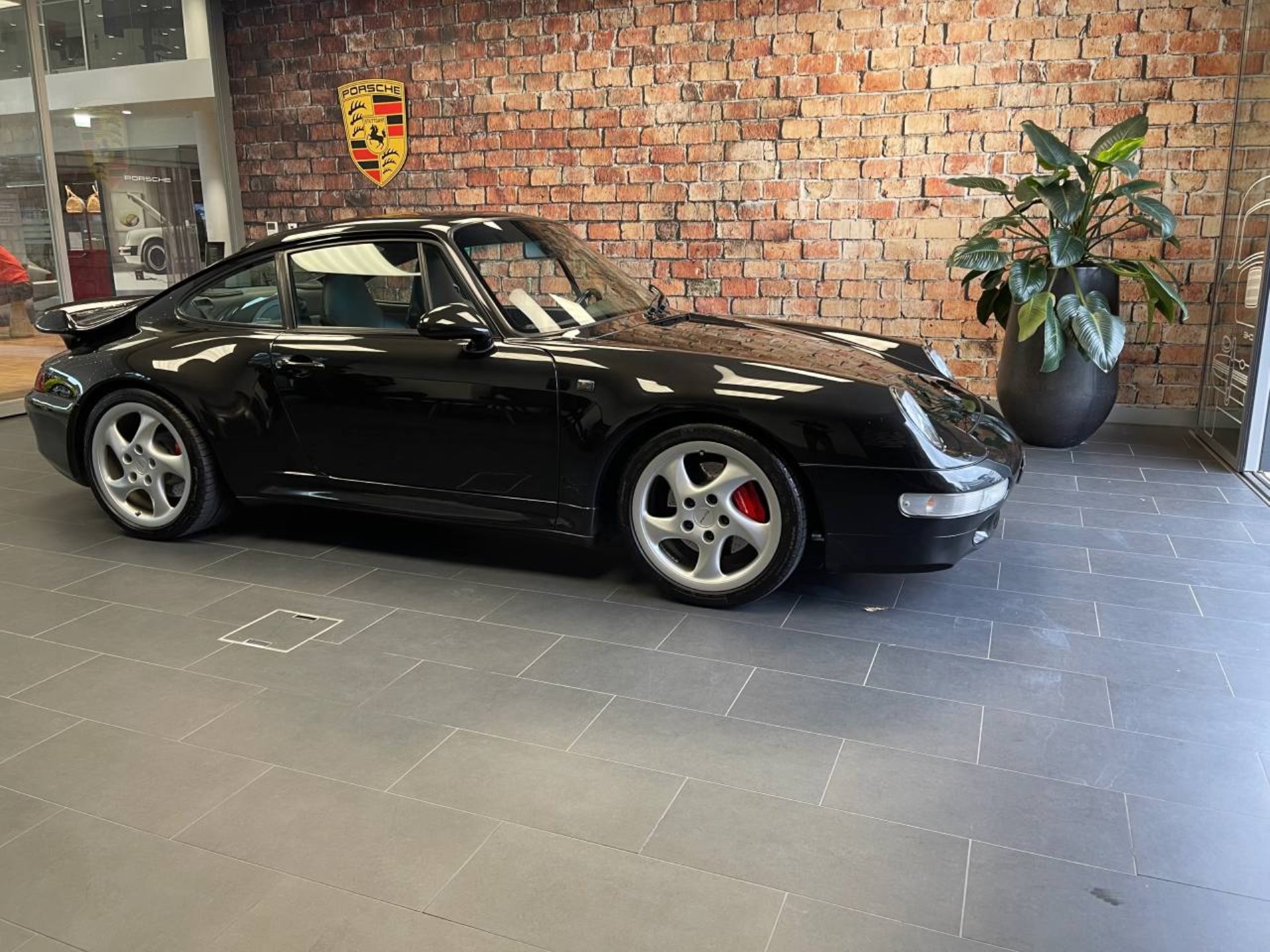 PORSCHE 911 Turbo-showroom-element-1