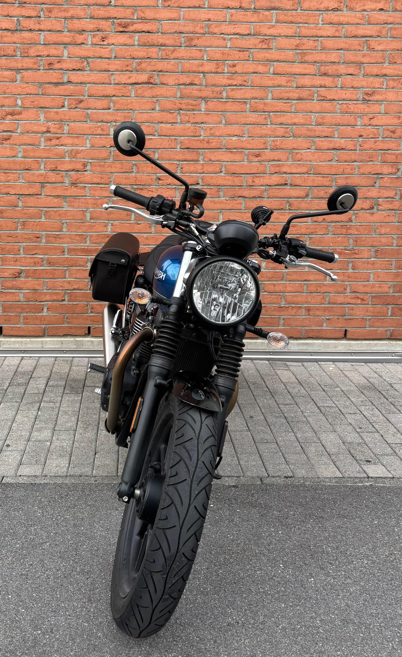 TRIUMPH Street Twin 900-image-2
