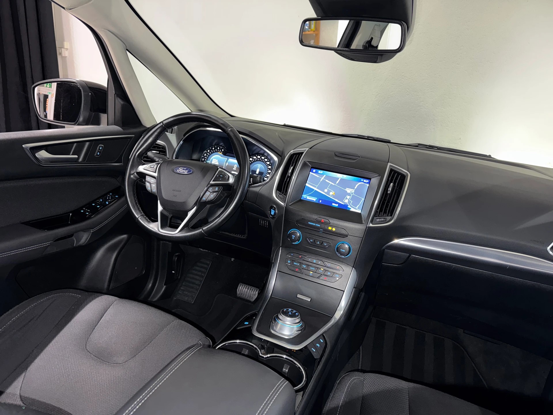 FORD S-Max 2.0 TDCi Titanium Automatic-image-13