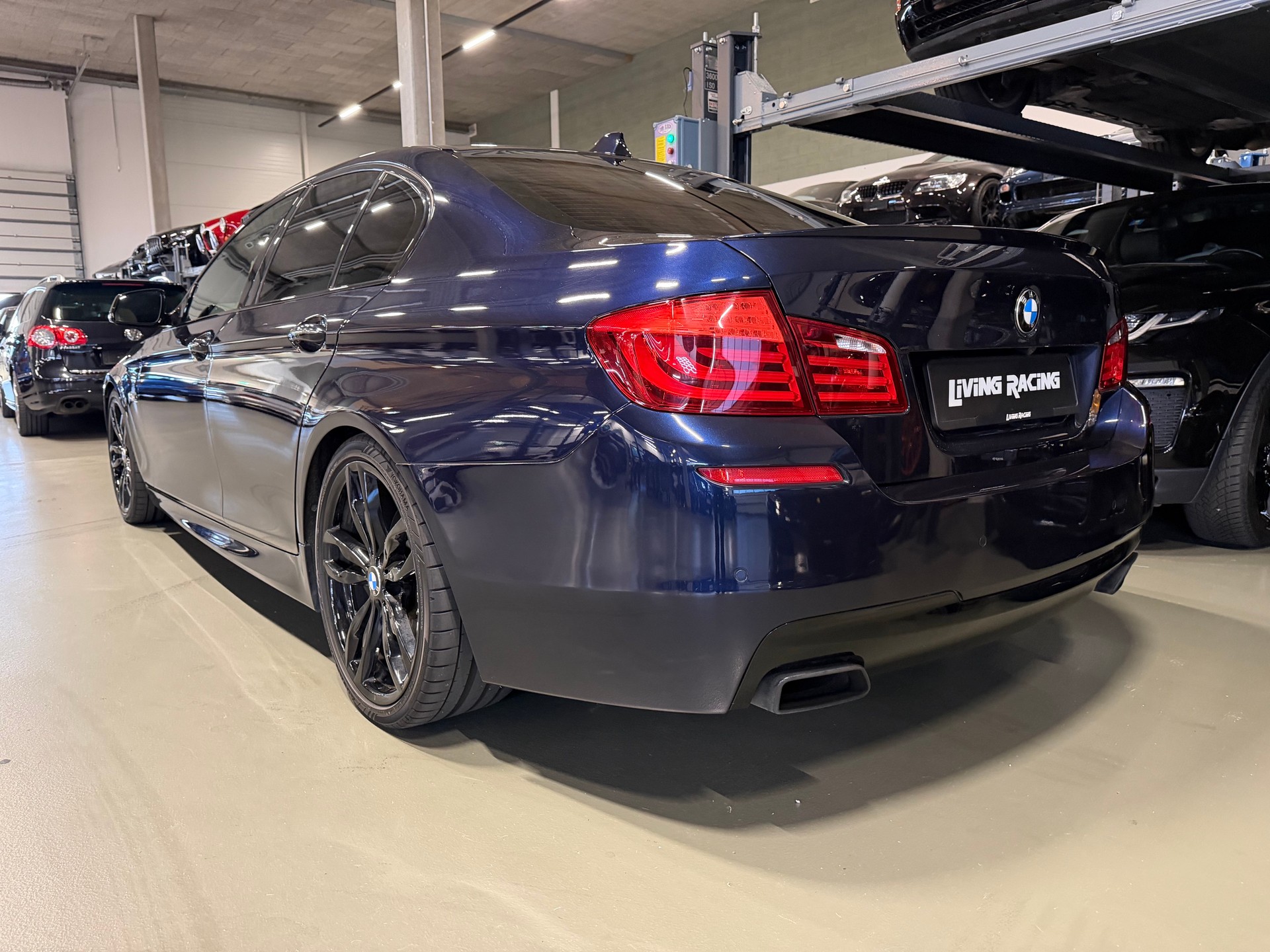 BMW M550d xDrive Steptronic-showroom-element-2
