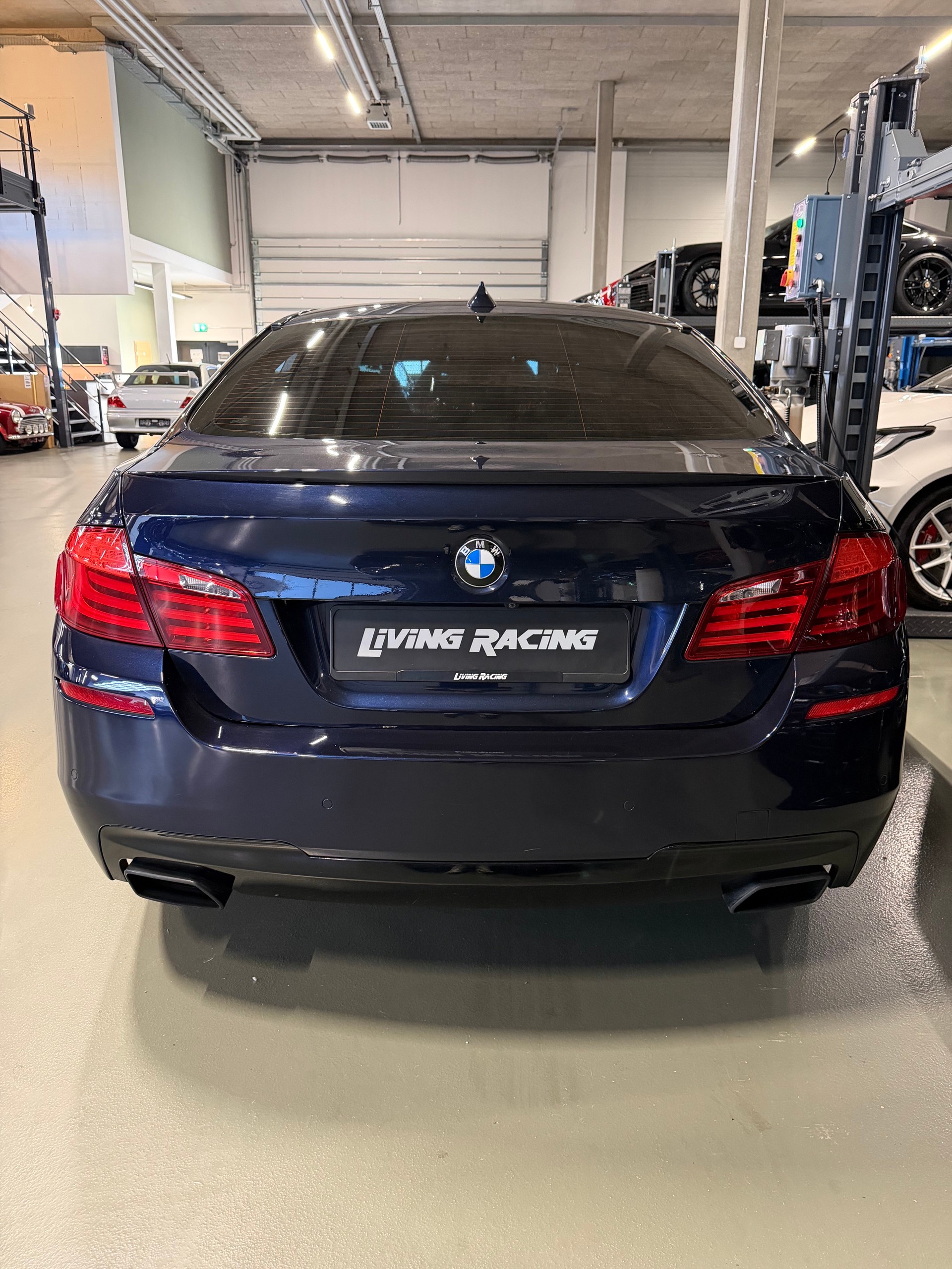 BMW M550d xDrive Steptronic-showroom-element-3