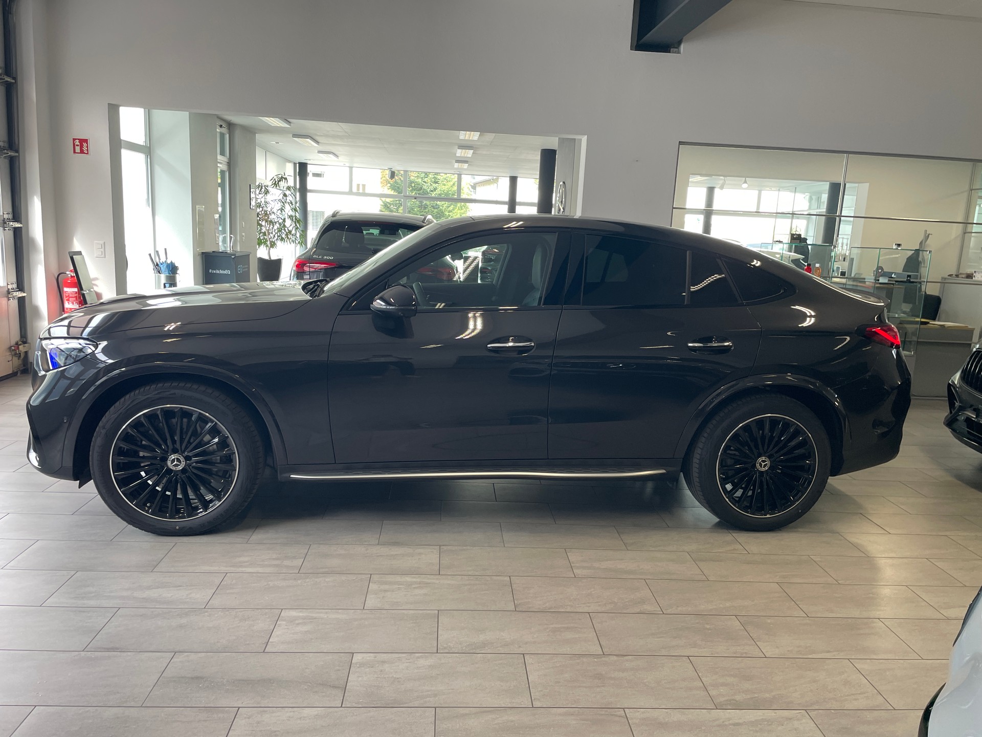 MERCEDES-BENZ GLC Coupé 300 4Matic 9G-Tronic AMG Line-showroom-element-3