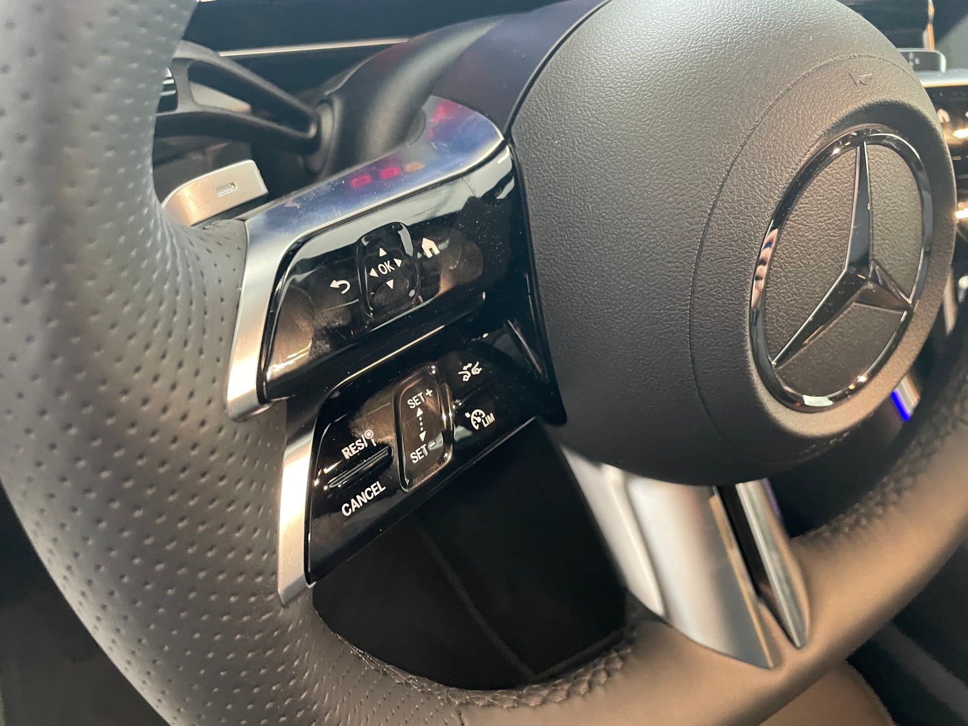 MERCEDES-BENZ GLC Coupé 300 4Matic 9G-Tronic AMG Line-image-16