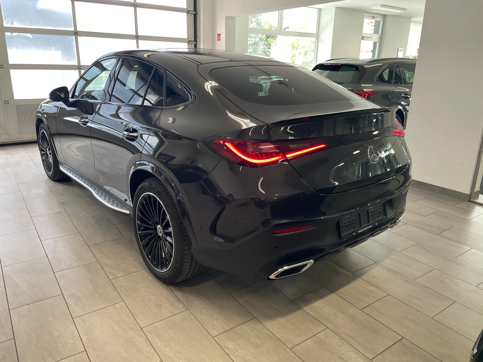 MERCEDES-BENZ GLC Coupé 300 4Matic 9G-Tronic AMG Line-image-4