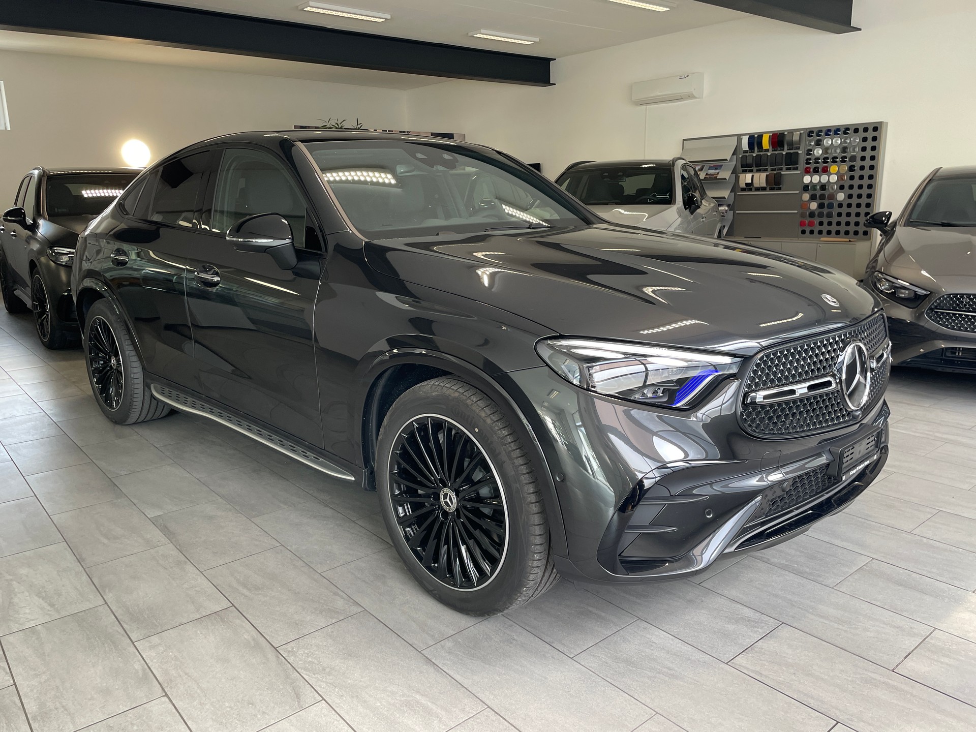 MERCEDES-BENZ GLC Coupé 300 4Matic 9G-Tronic AMG Line-showroom-element-2