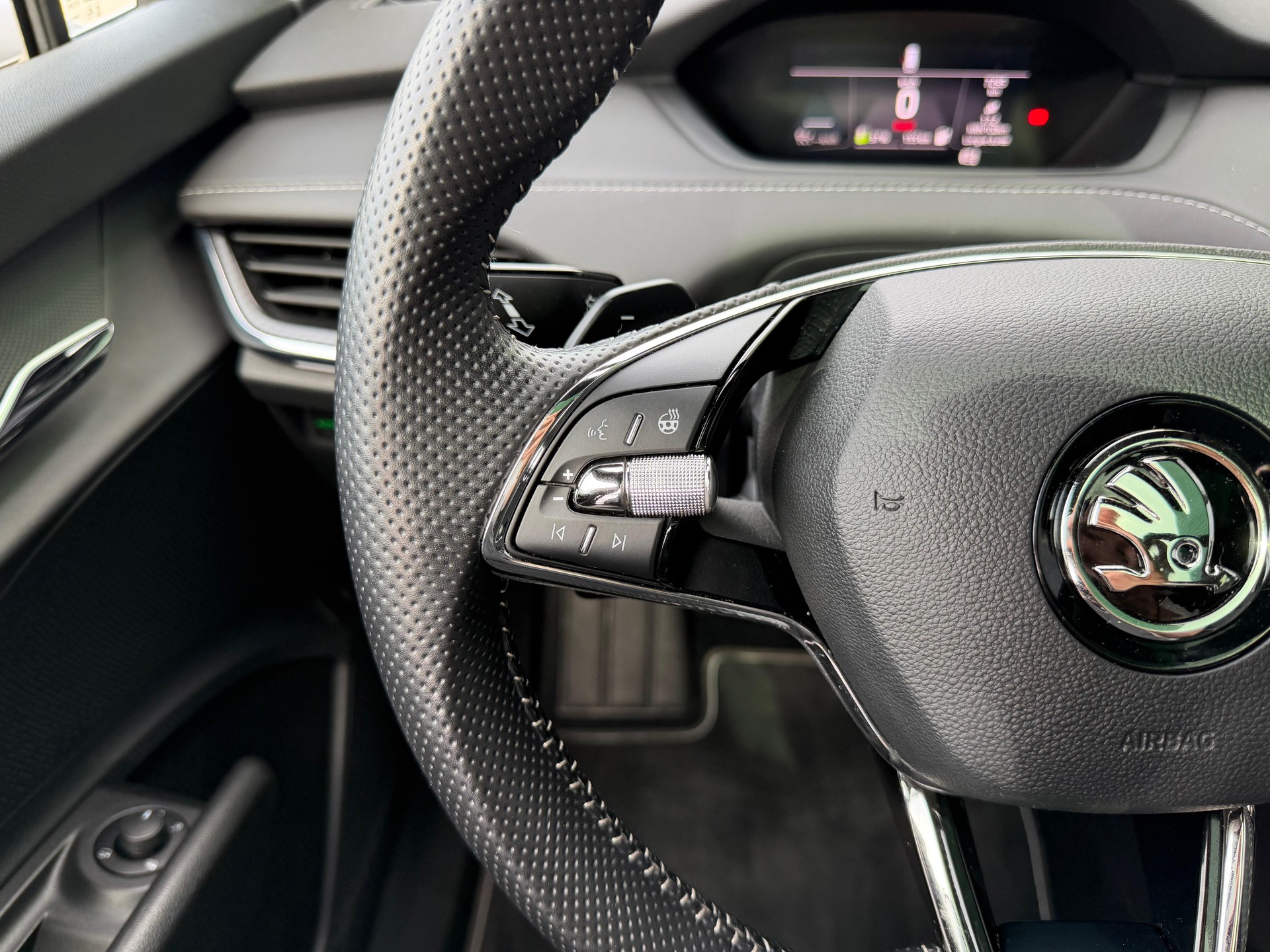 SKODA Enyaq iV 80 SportLine-image-17