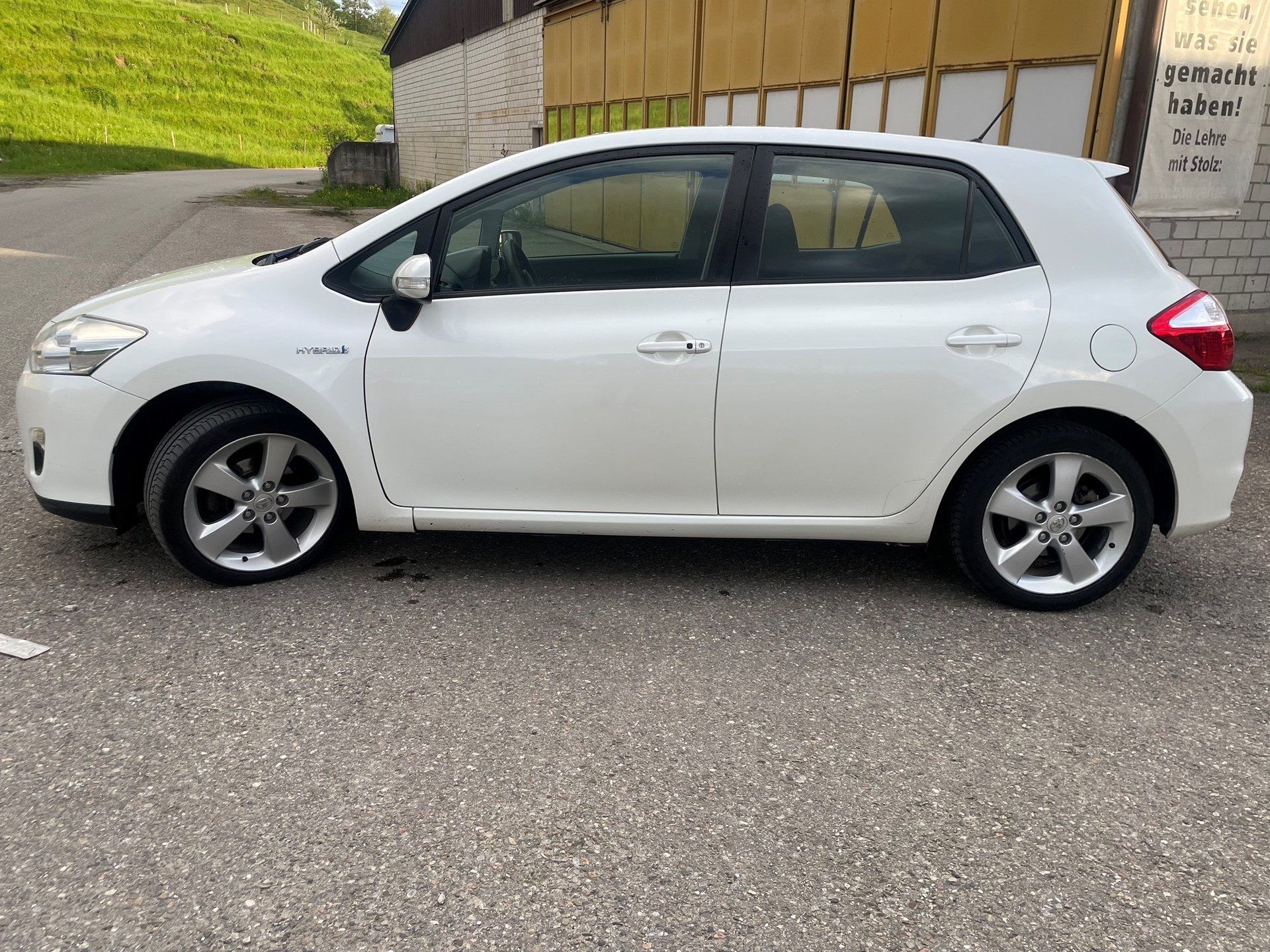 TOYOTA Auris 1.8 16V HSD Linea Sol-image-3