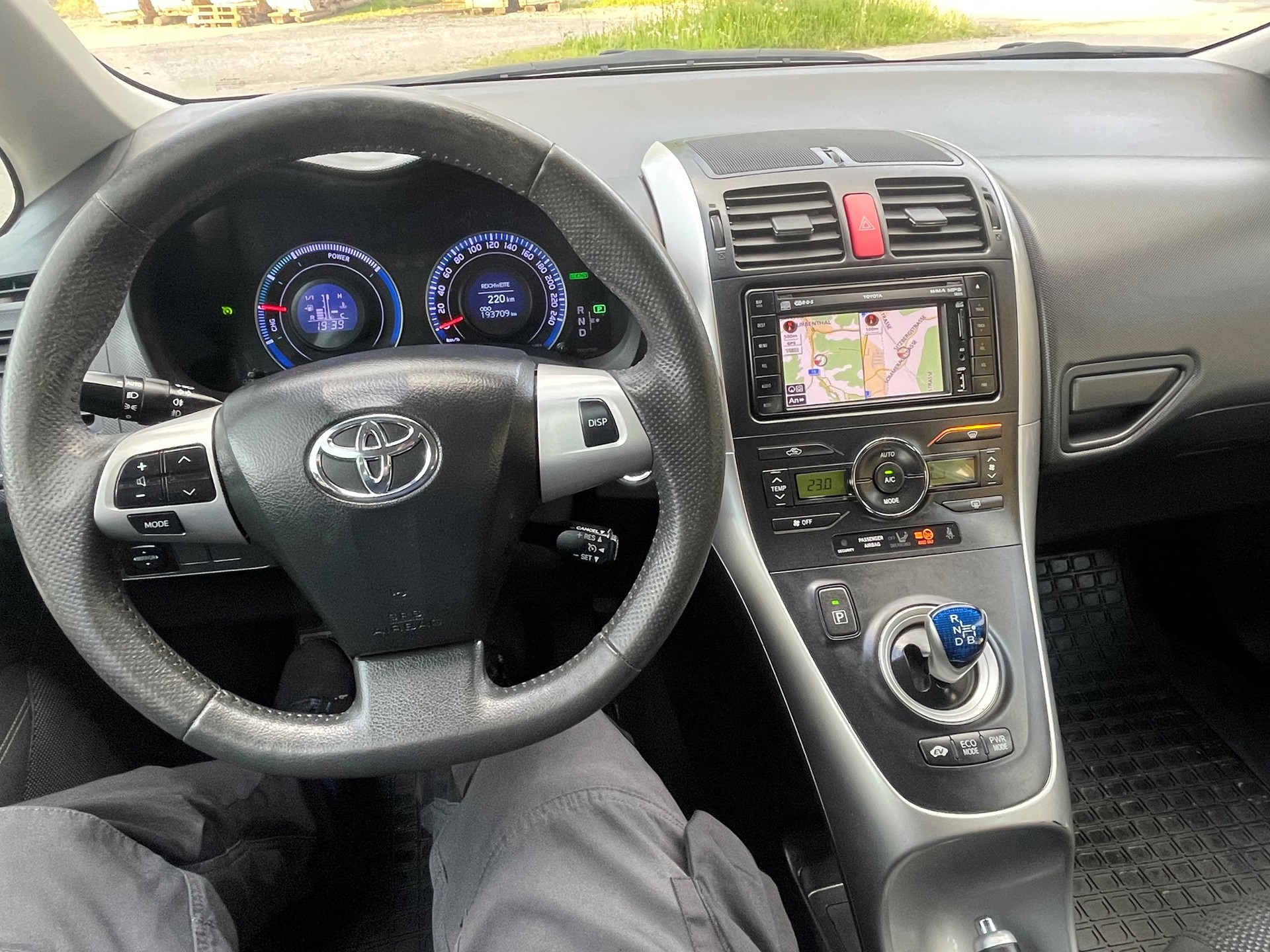 TOYOTA Auris 1.8 16V HSD Linea Sol-image-6