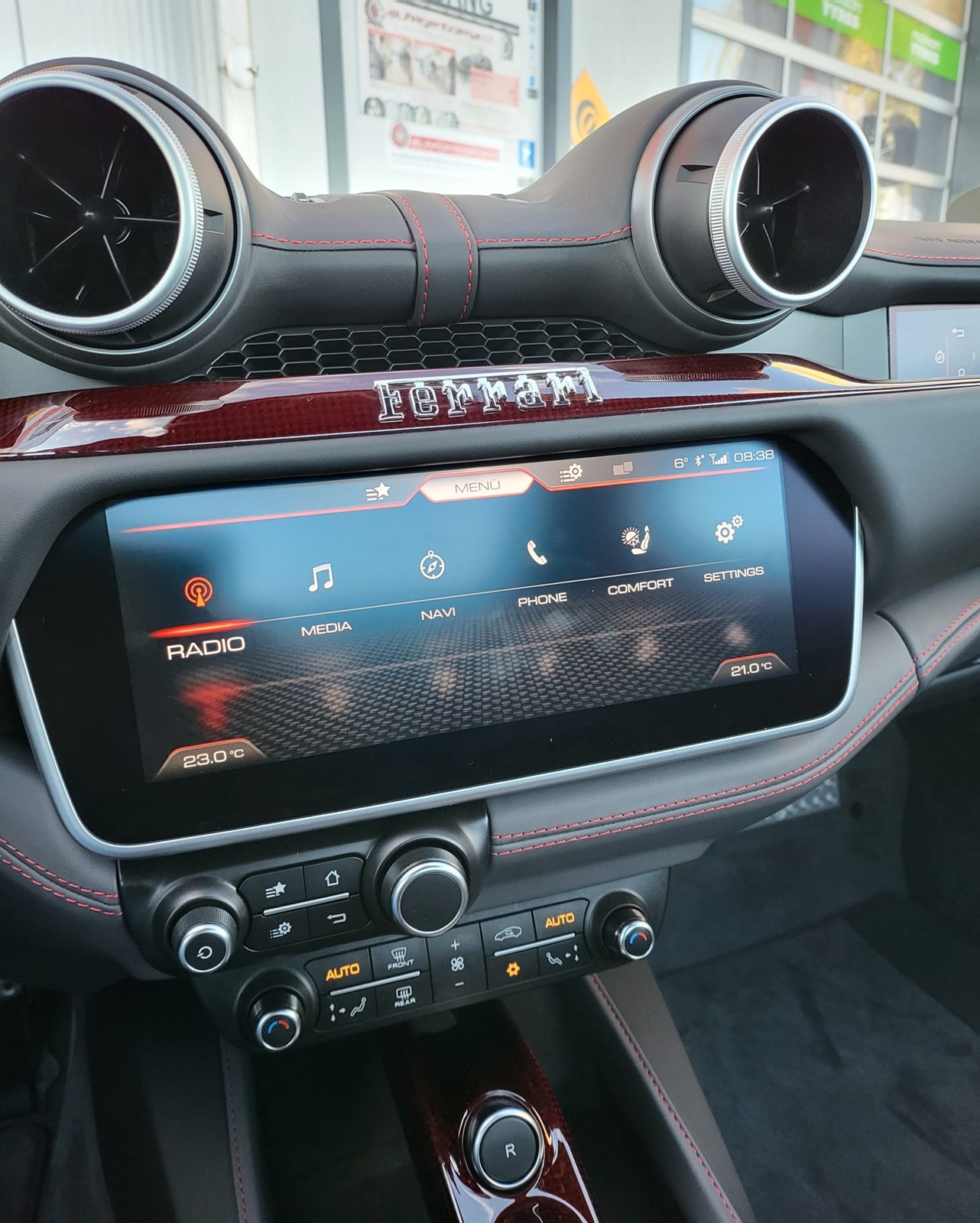 FERRARI Portofino M der teuerste je gebaute CH rotes Carbon-image-7