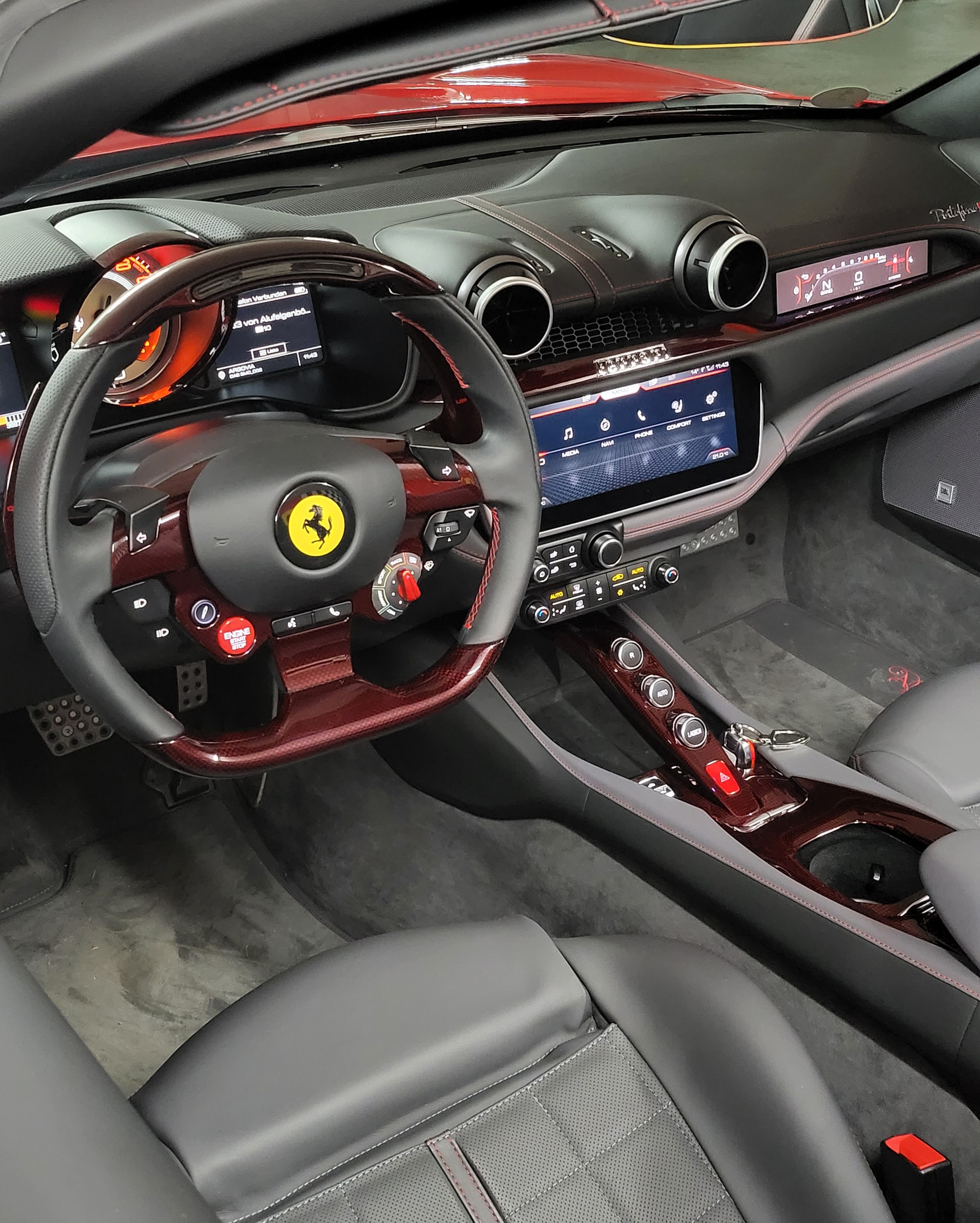 FERRARI Portofino M der teuerste je gebaute CH rotes Carbon-image-4
