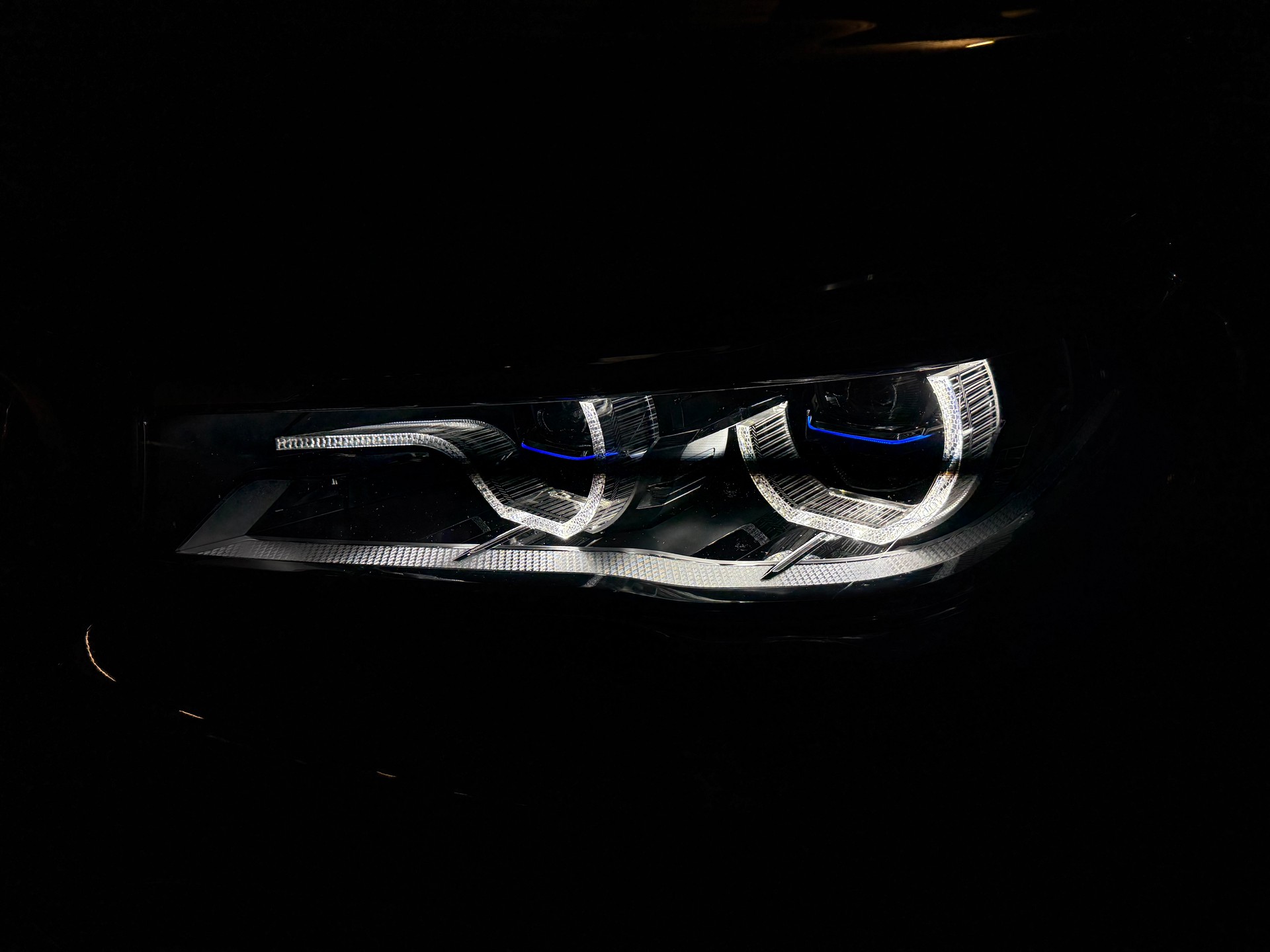 BMW M760Li xDrive Steptronic-image-14