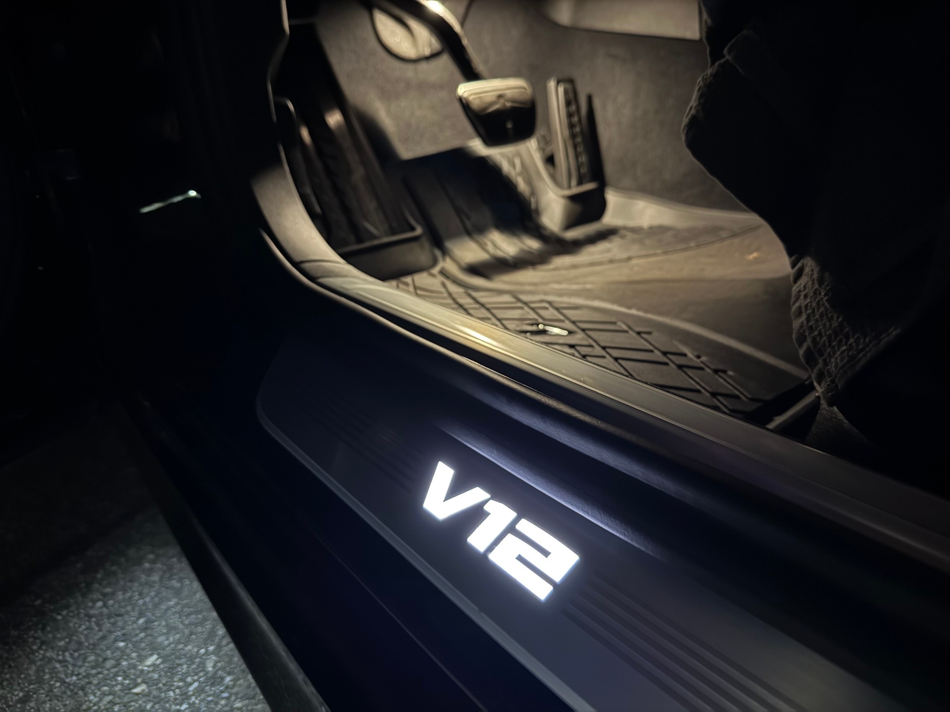 BMW M760Li xDrive Steptronic-image-15