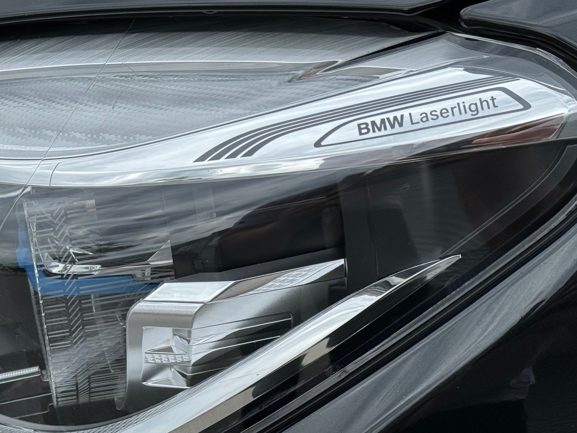 BMW M760Li xDrive Steptronic-showroom-element-2