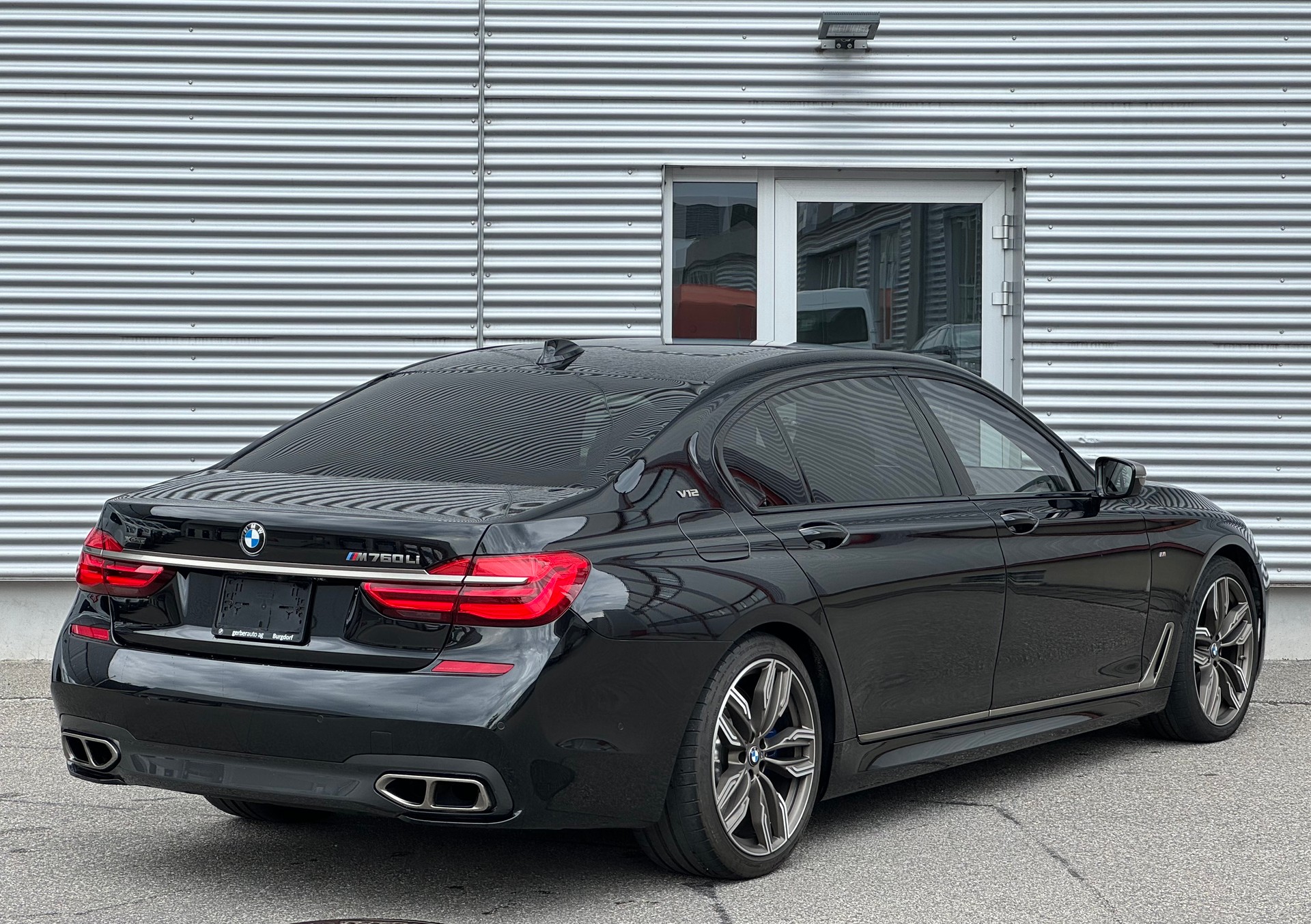 BMW M760Li xDrive Steptronic-image-6