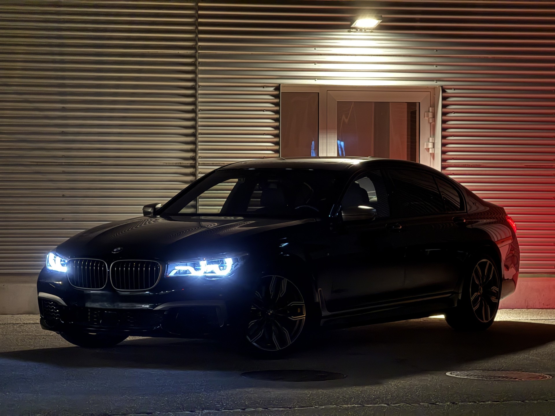 BMW M760Li xDrive Steptronic-image-13