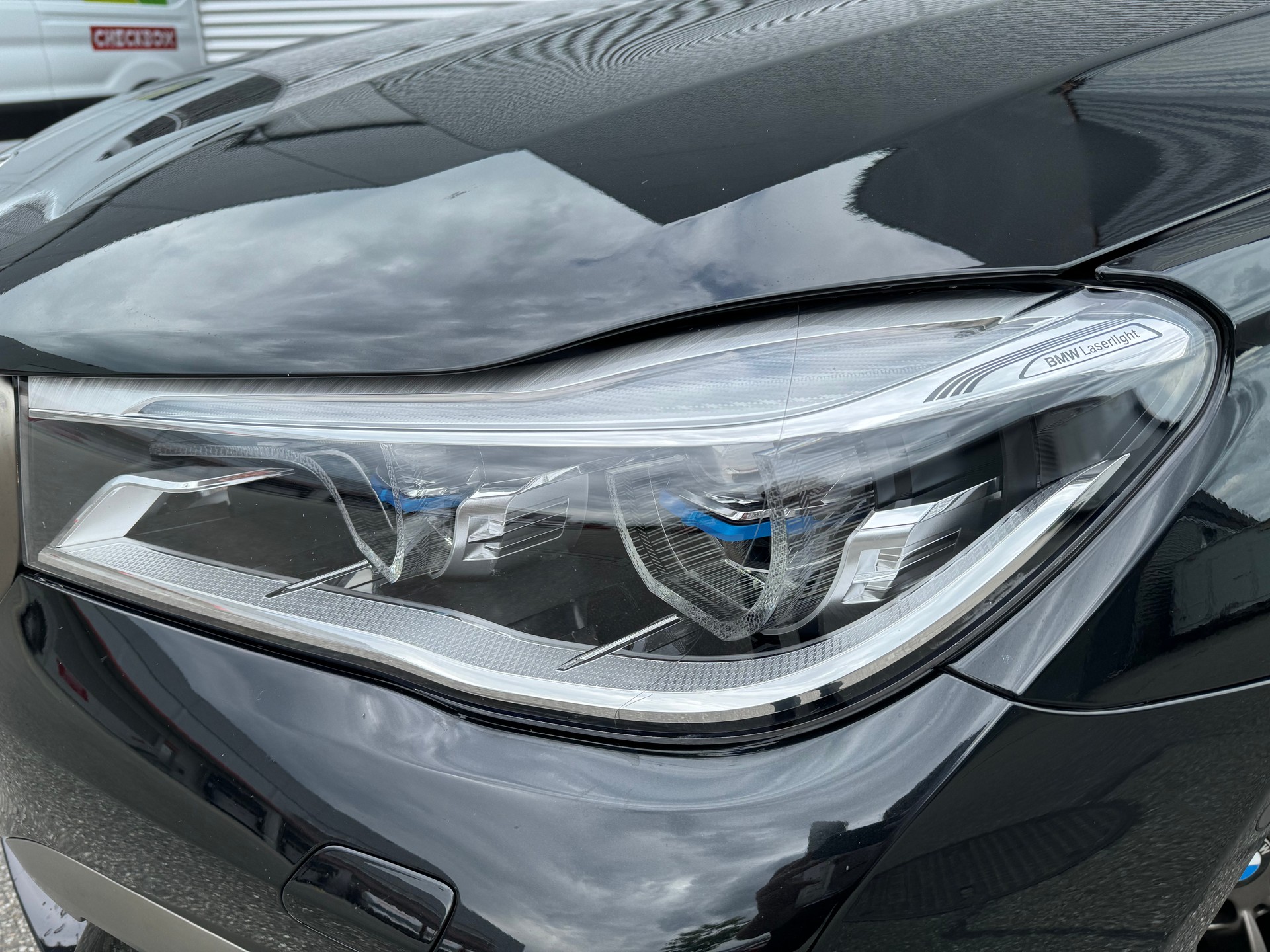 BMW M760Li xDrive Steptronic-showroom-element-1