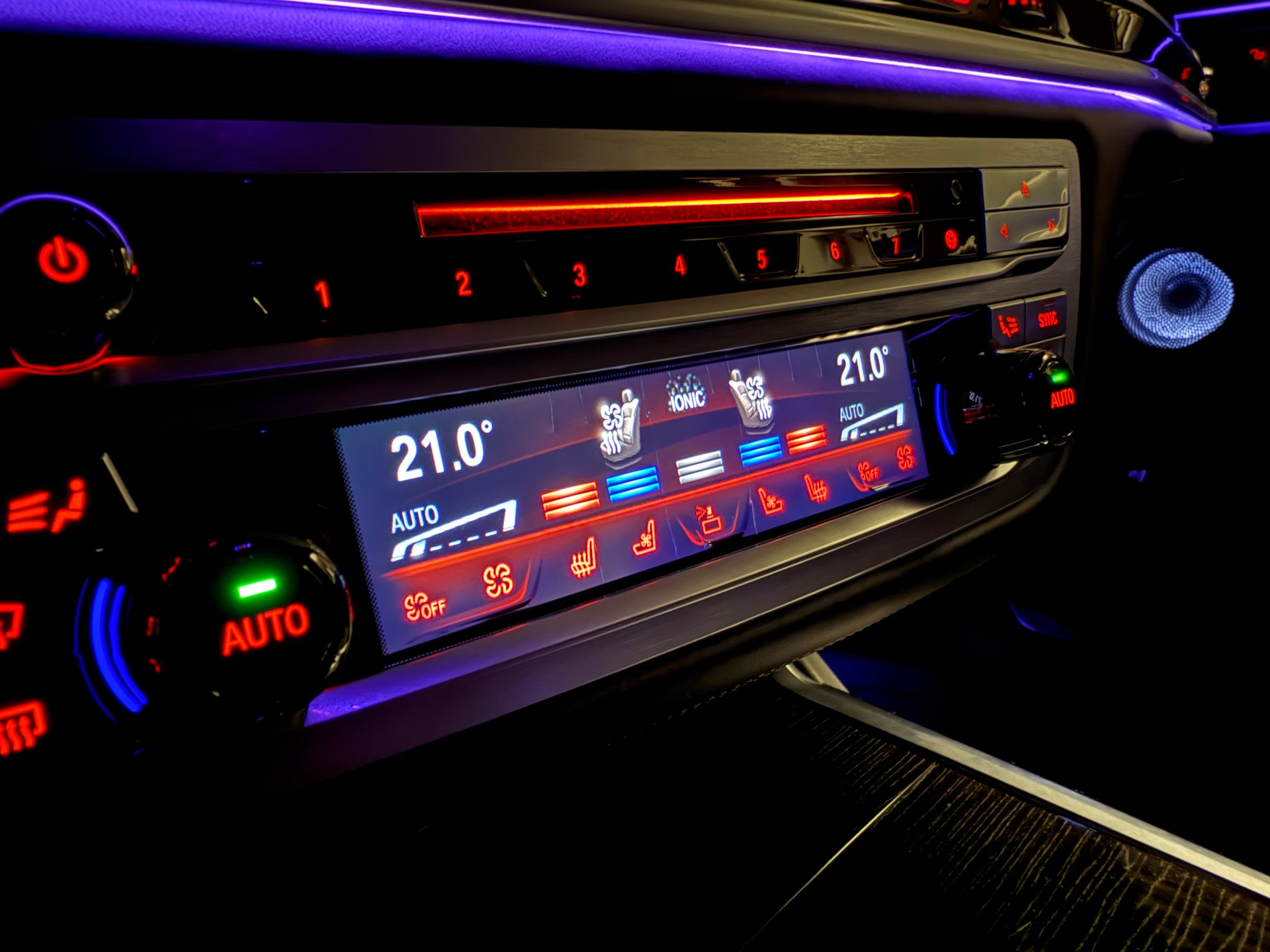 BMW M760Li xDrive Steptronic-image-17