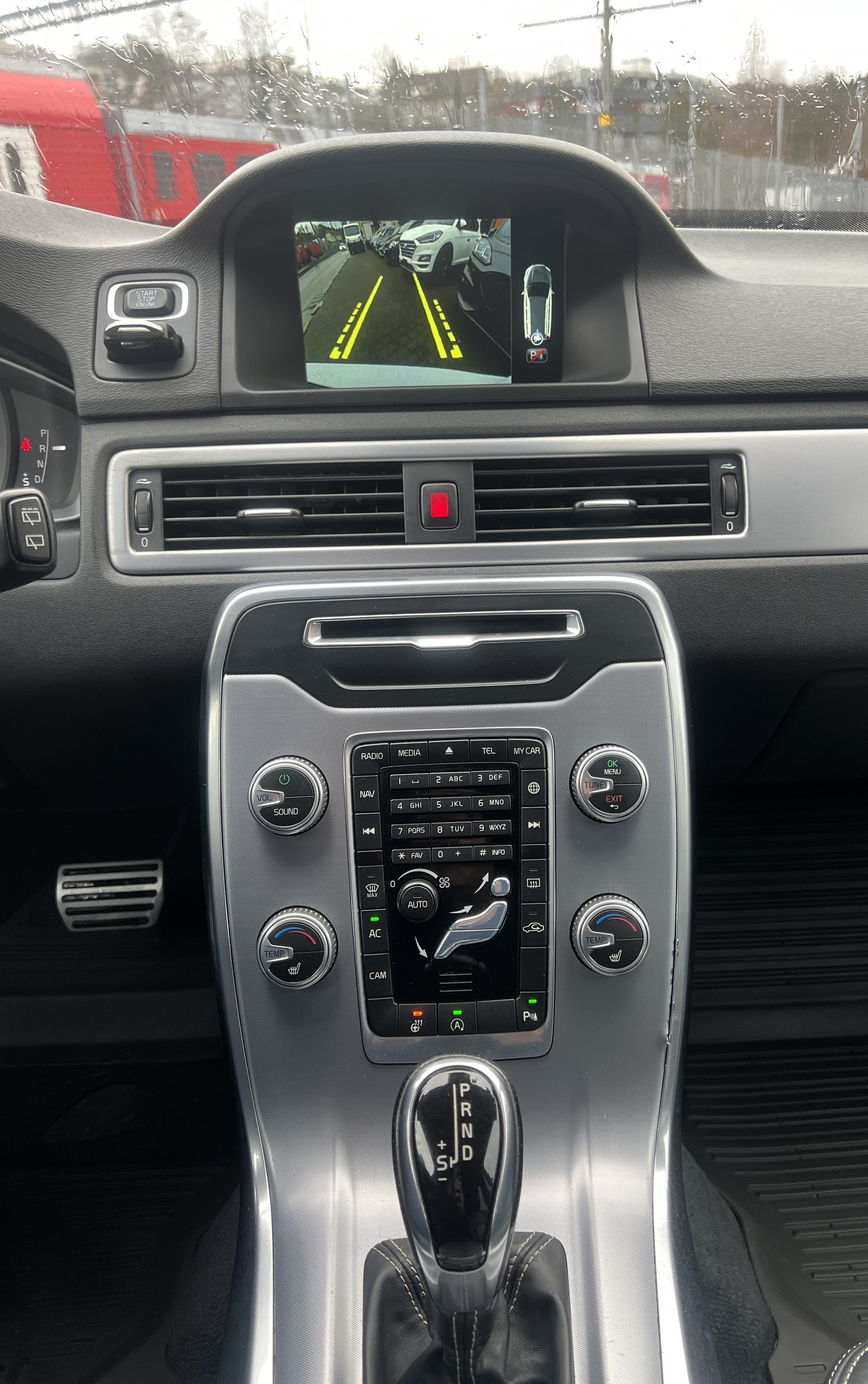 VOLVO V70 D4 AWD Momentum Dynamic Edition Geartronic-image-13