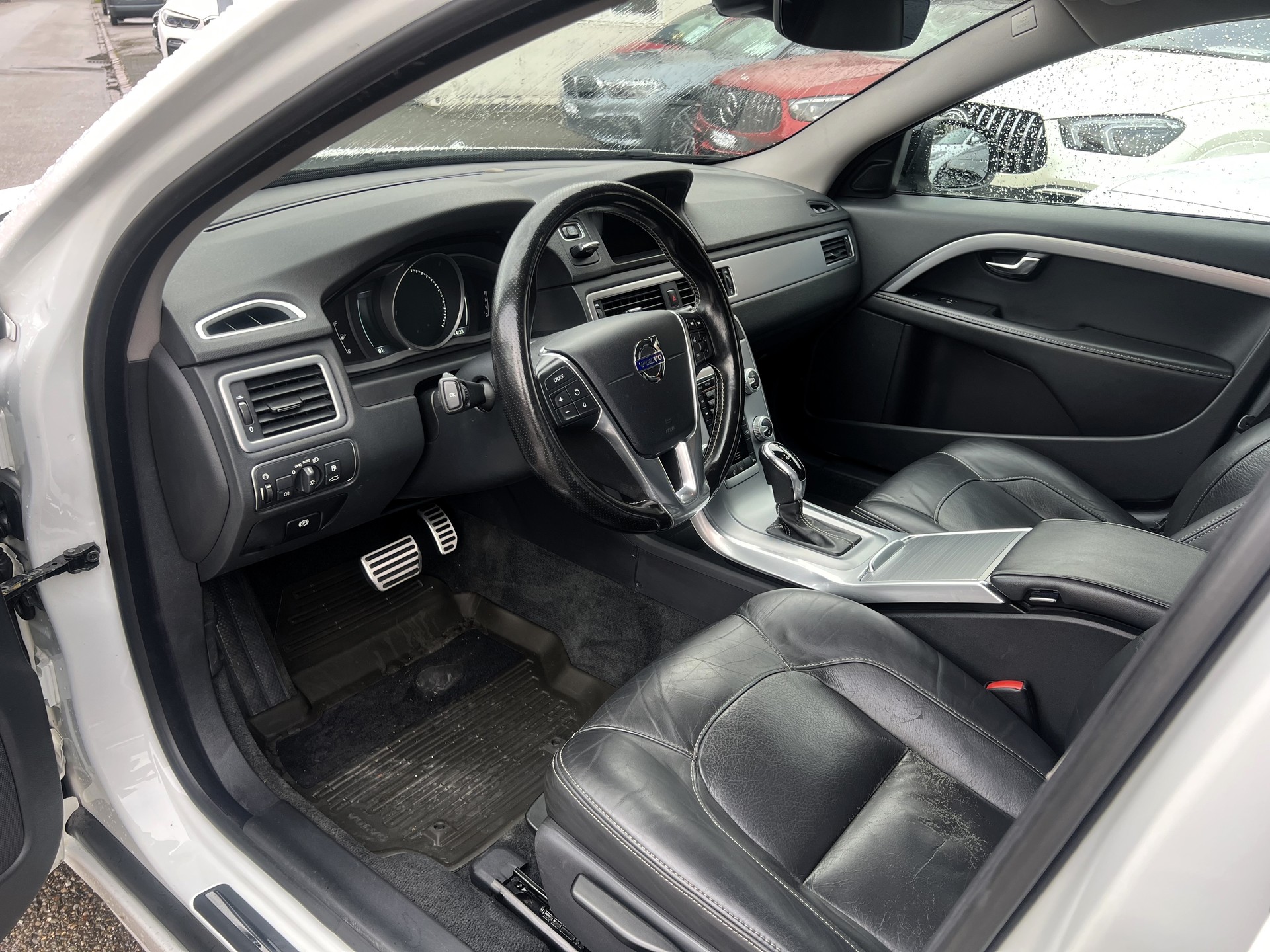 VOLVO V70 D4 AWD Momentum Dynamic Edition Geartronic-image-11